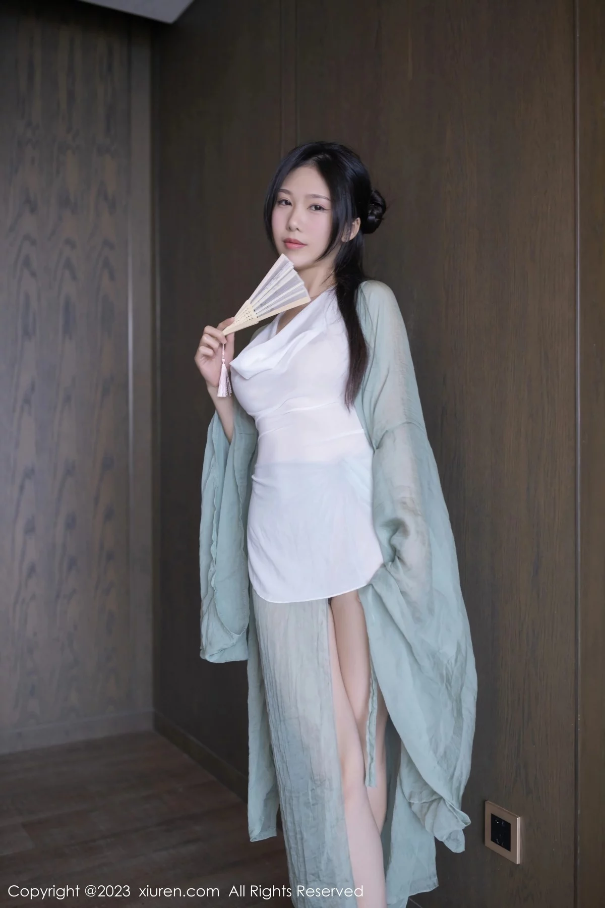 [[XiuRen秀人网]秀人网]No.6420_模特利世性感绿色古装服饰配白色薄纱秀曼妙身姿迷人诱惑写真74P