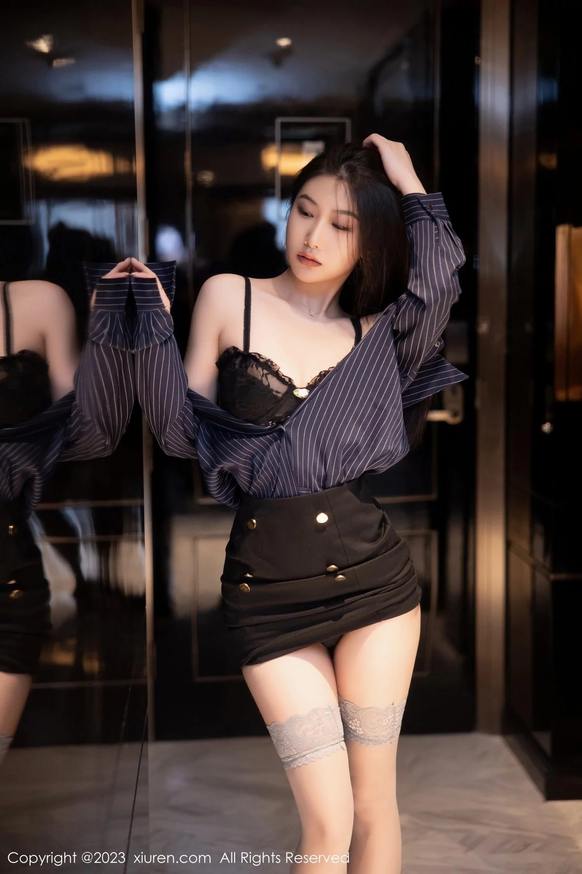 [[XiuRen秀人网]秀人网]No.6418_模特李佳芮cherie深色条纹服配短裙露黑色蕾丝情趣内衣诱惑写真75P