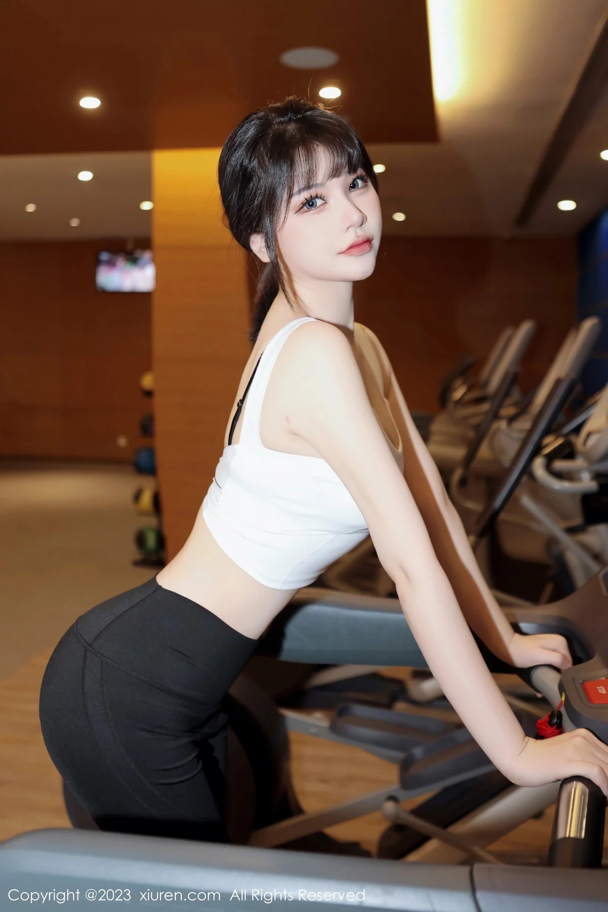 [[XiuRen秀人网]秀人网]No.6289_模特桃桃子白色短款上衣配瑜伽裤半脱露性感内衣完美诱惑写真80P