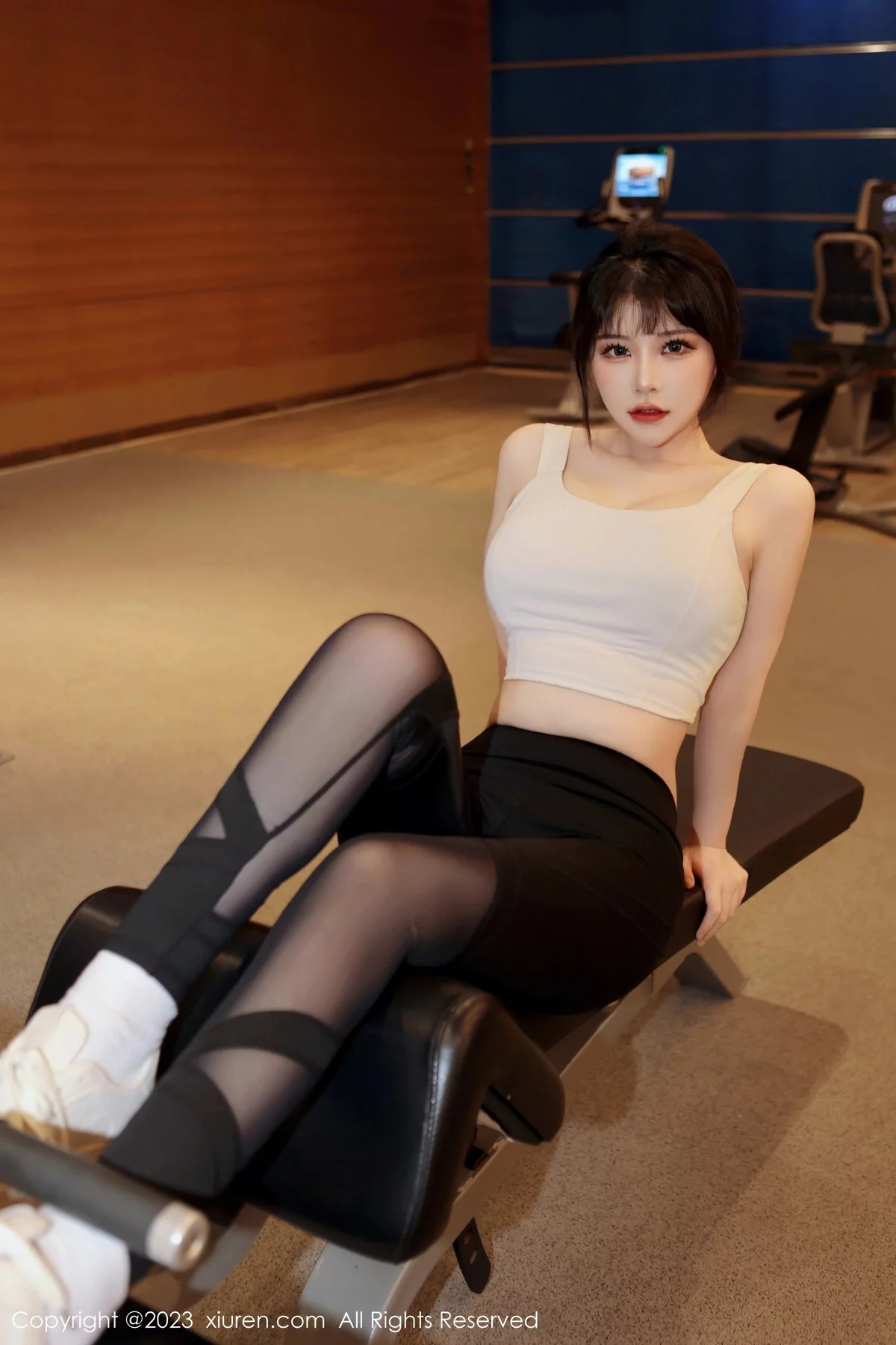 [[XiuRen秀人网]秀人网]No.6289_模特桃桃子白色短款上衣配瑜伽裤半脱露性感内衣完美诱惑写真80P