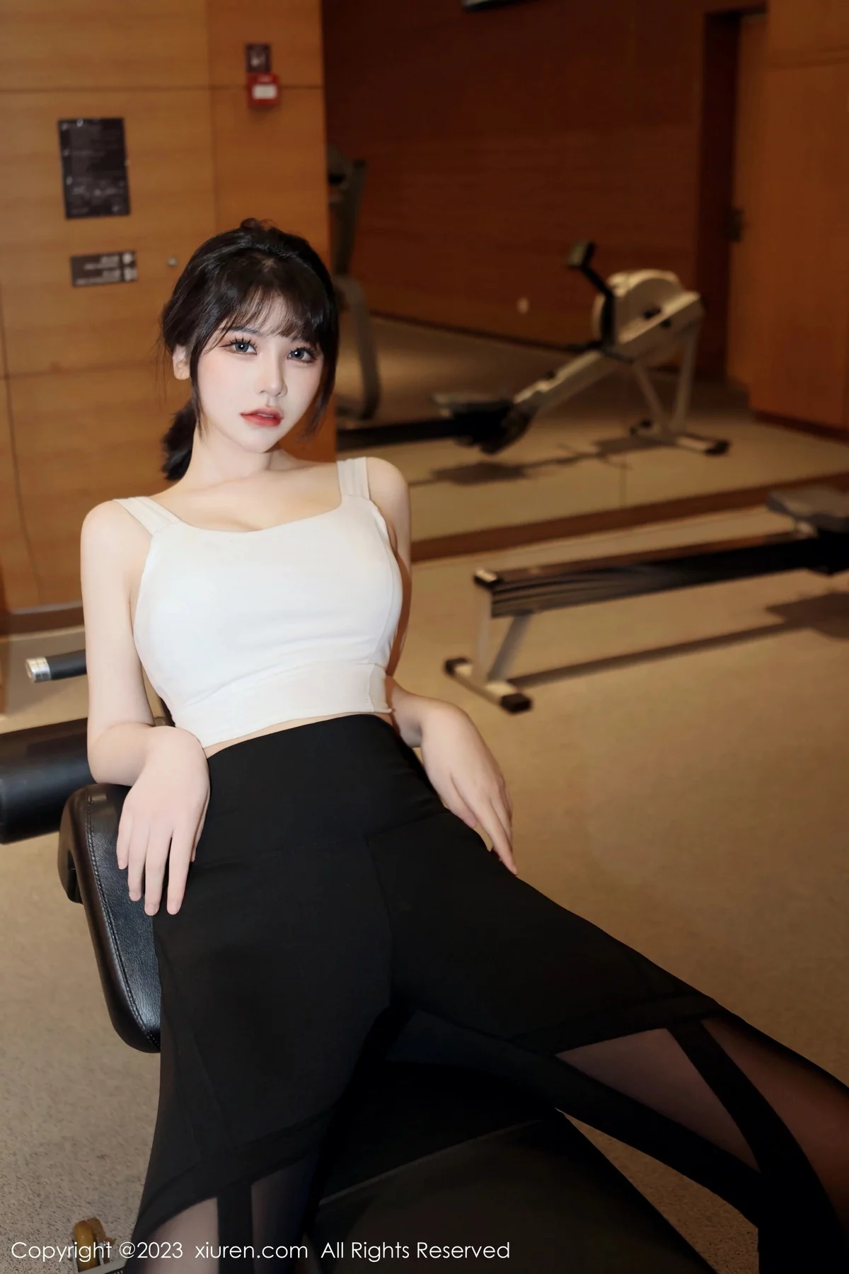 [[XiuRen秀人网]秀人网]No.6289_模特桃桃子白色短款上衣配瑜伽裤半脱露性感内衣完美诱惑写真80P