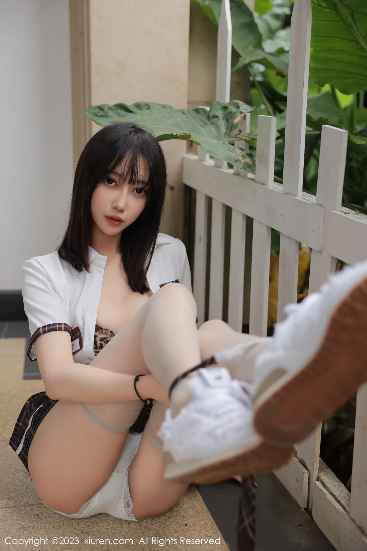 [[XiuRen秀人网]秀人网]No.6292_模特玥儿玥er性感学妹制服半脱露豹纹内衣秀完美身材诱惑写真67P