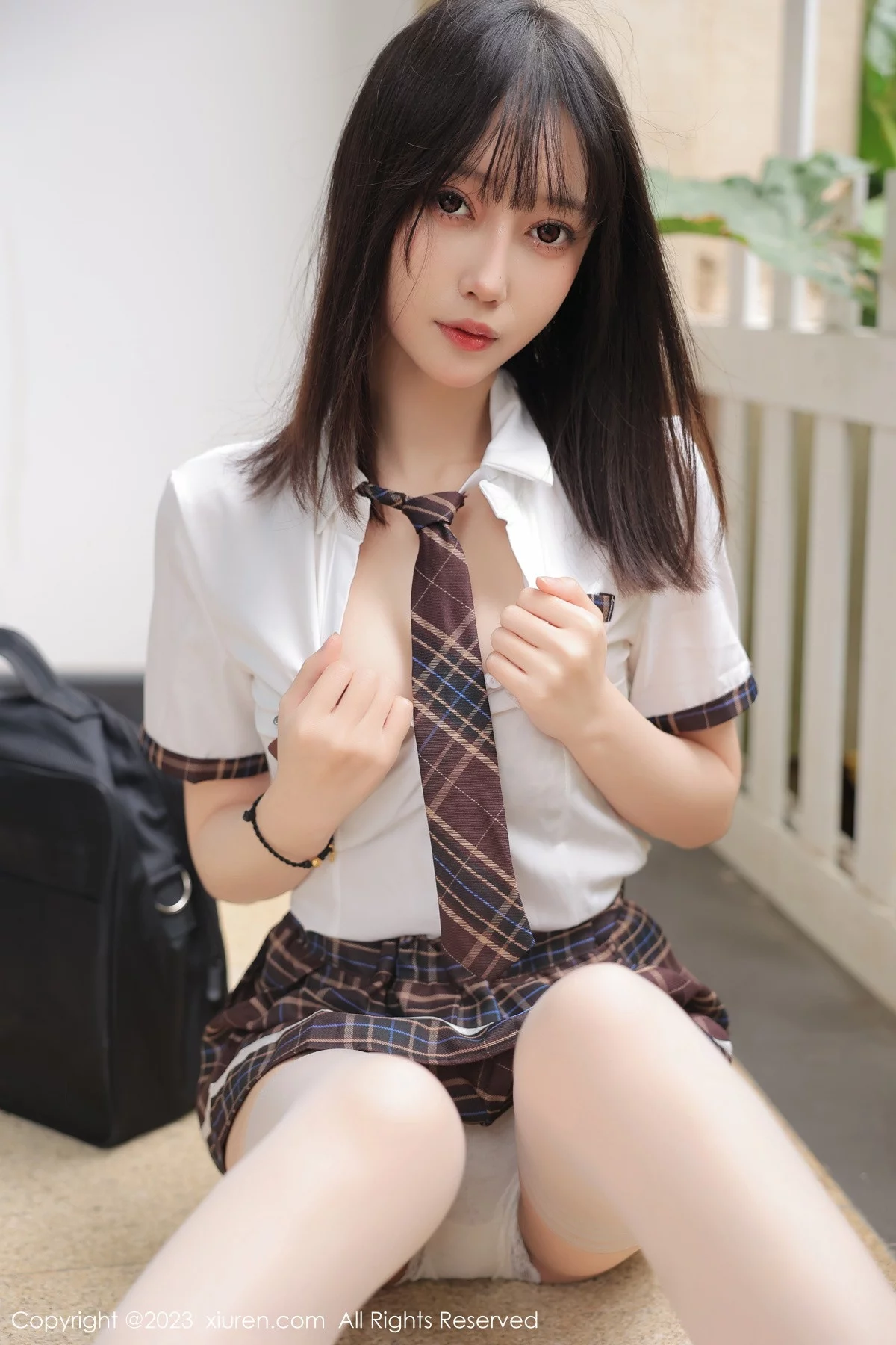 [[XiuRen秀人网]秀人网]No.6292_模特玥儿玥er性感学妹制服半脱露豹纹内衣秀完美身材诱惑写真67P