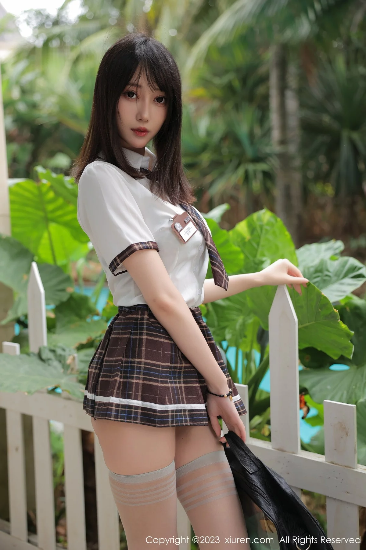 [[XiuRen秀人网]秀人网]No.6292_模特玥儿玥er性感学妹制服半脱露豹纹内衣秀完美身材诱惑写真67P