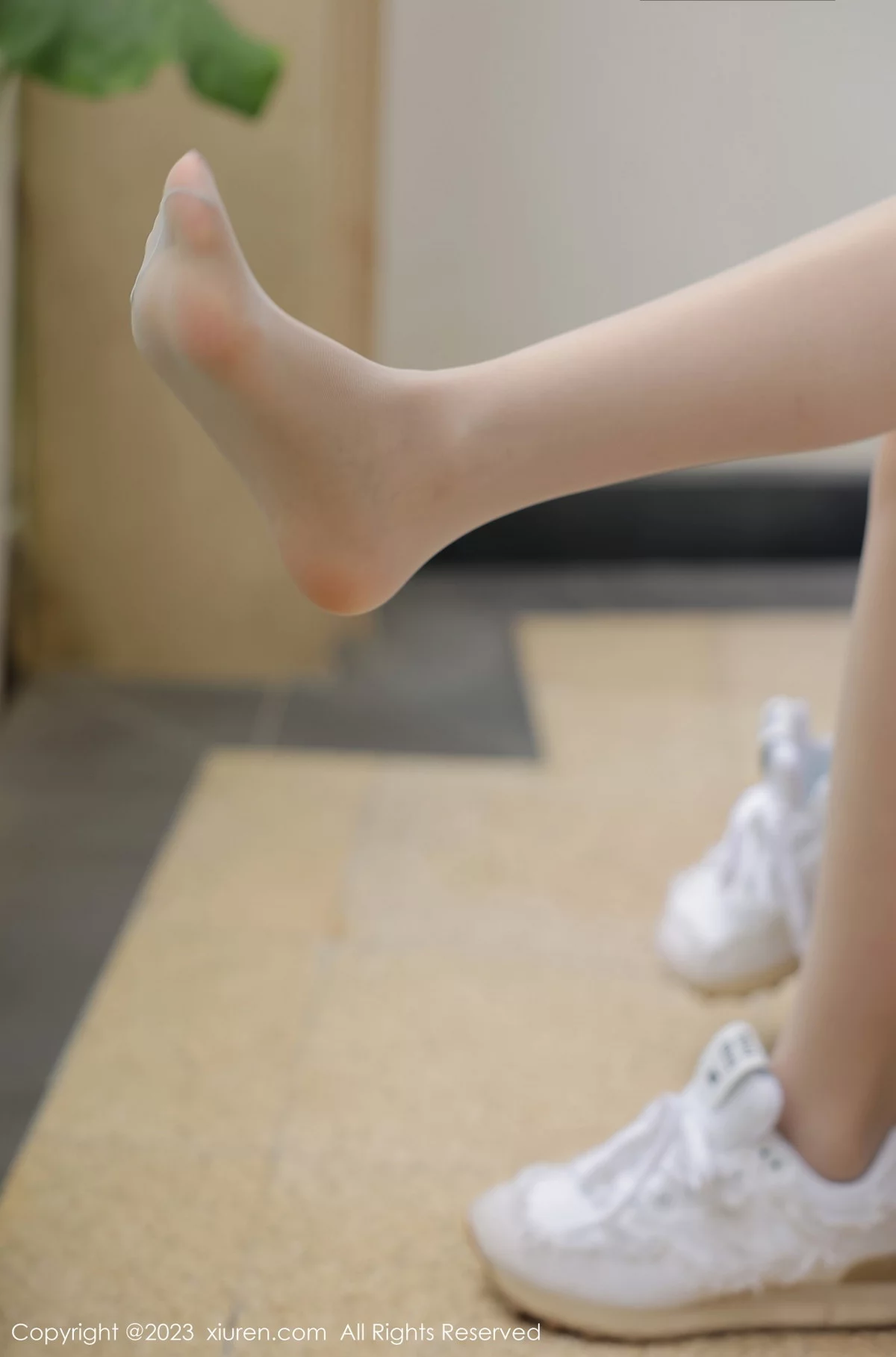 [[XiuRen秀人网]秀人网]No.6292_模特玥儿玥er性感学妹制服半脱露豹纹内衣秀完美身材诱惑写真67P