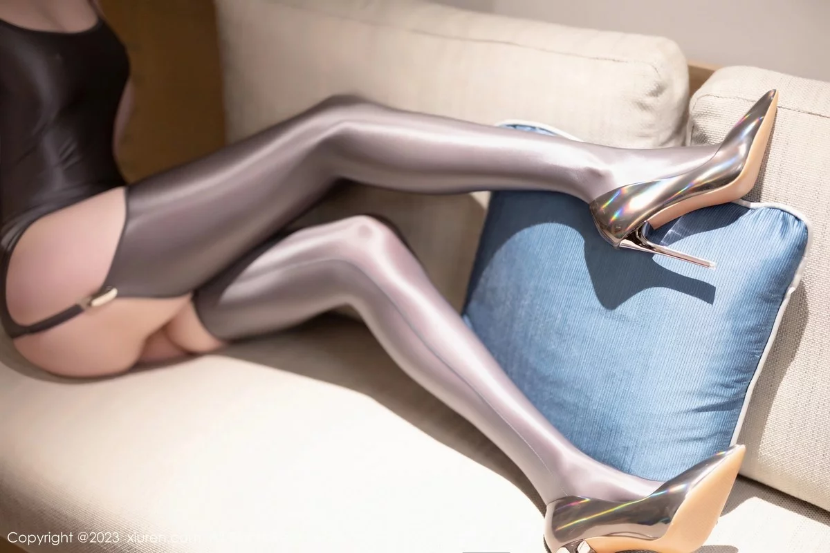 [[XiuRen秀人网]秀人网]No.6425_模特梦心玥性感蓝色比基尼+灰色高开叉服饰秀高挑身材诱惑写真92P