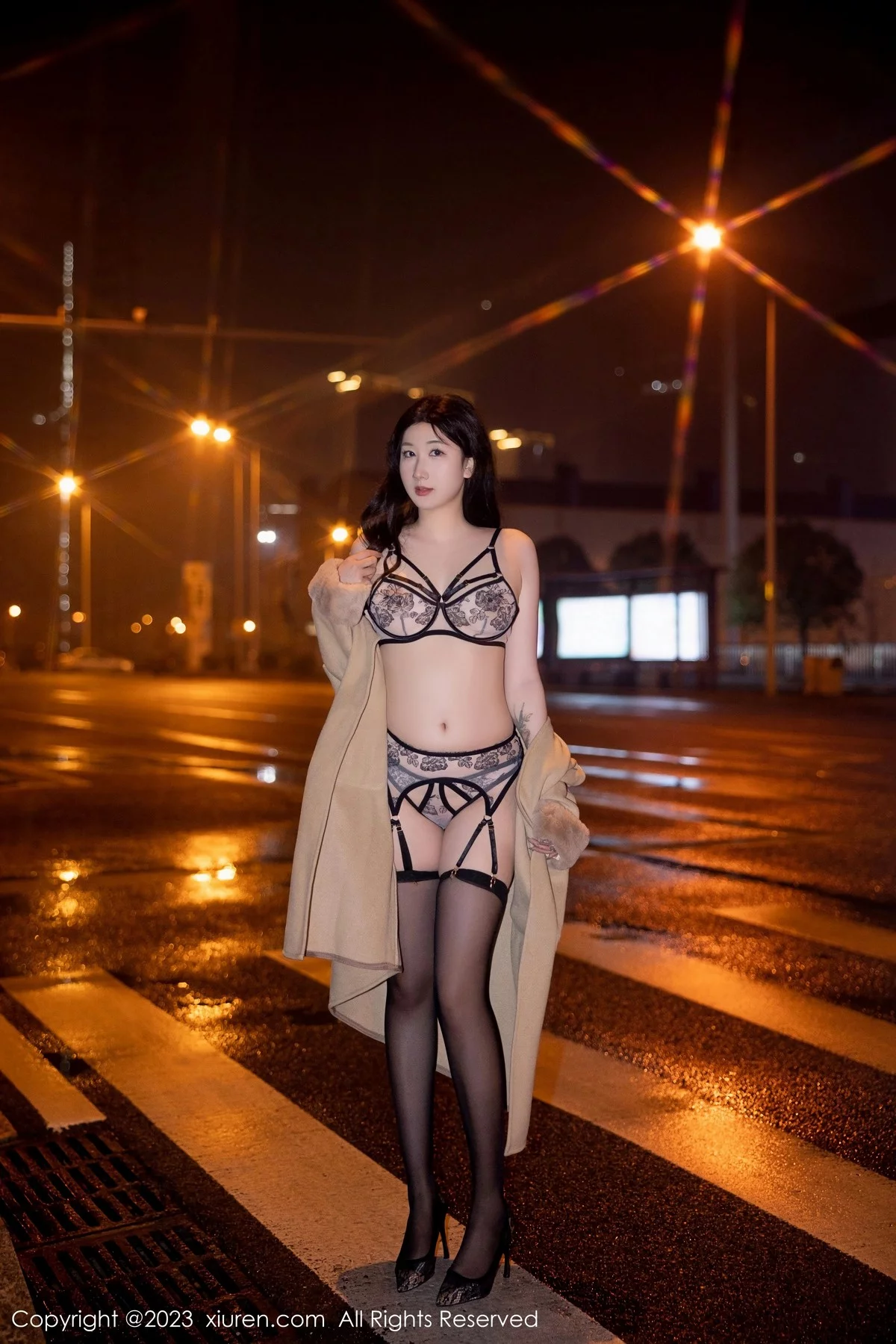 [[XiuRen秀人网]秀人网]No.6424_模特江真真脱外套露性感蕾丝内衣配黑丝吊袜秀完美身材诱惑写真66P