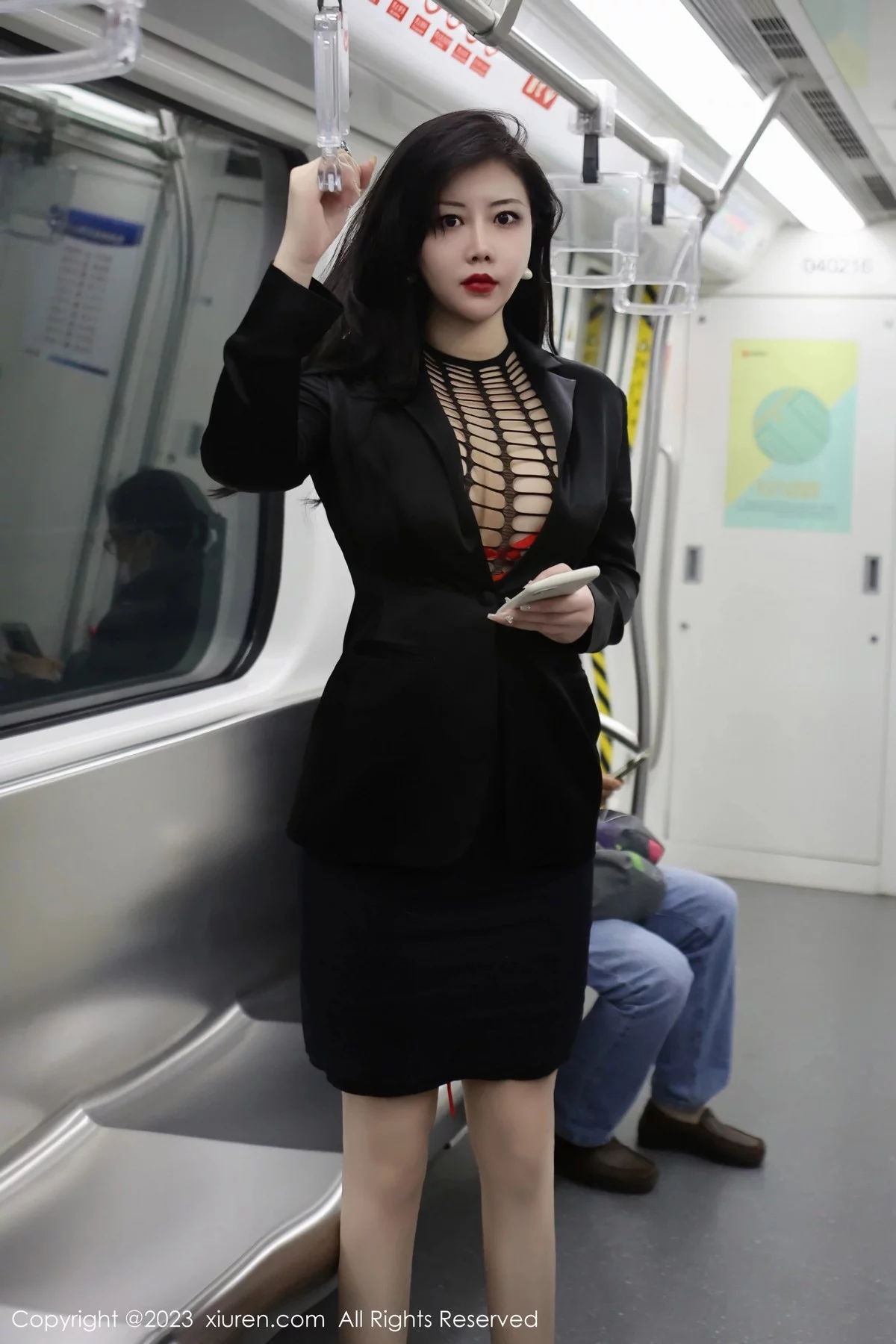 [[XiuRen秀人网]秀人网]No.6421_模特王婉悠Queen性感浅黑色OL服露红色情趣内衣丰满诱惑写真93P