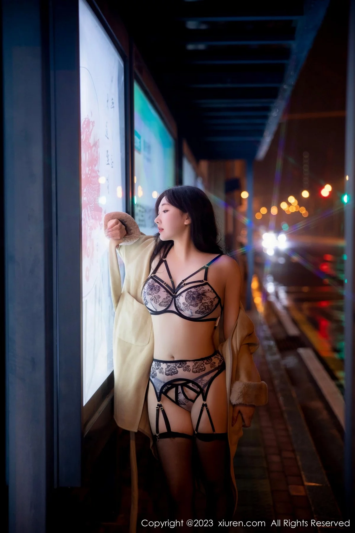 [[XiuRen秀人网]秀人网]No.6424_模特江真真脱外套露性感蕾丝内衣配黑丝吊袜秀完美身材诱惑写真66P