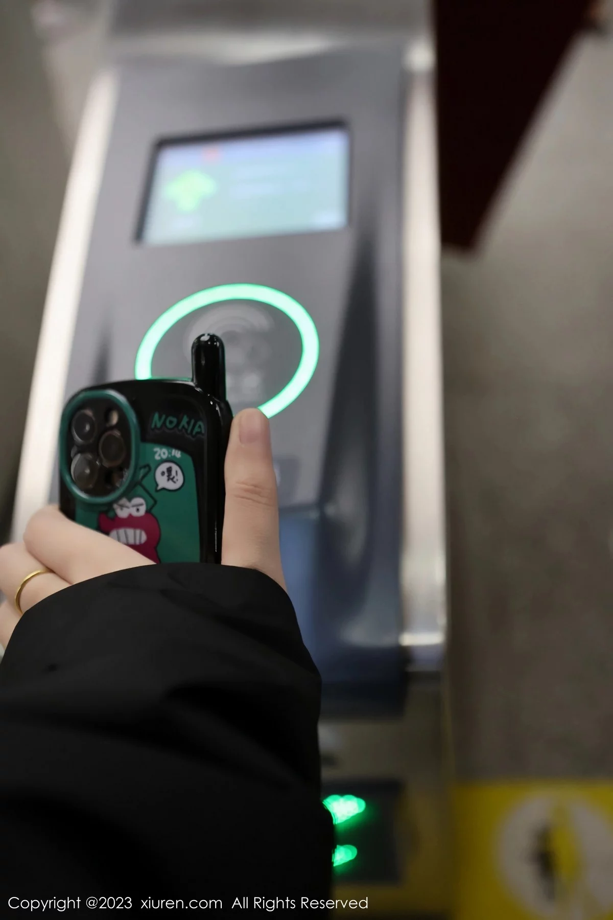 [[XiuRen秀人网]秀人网]No.6421_模特王婉悠Queen性感浅黑色OL服露红色情趣内衣丰满诱惑写真93P