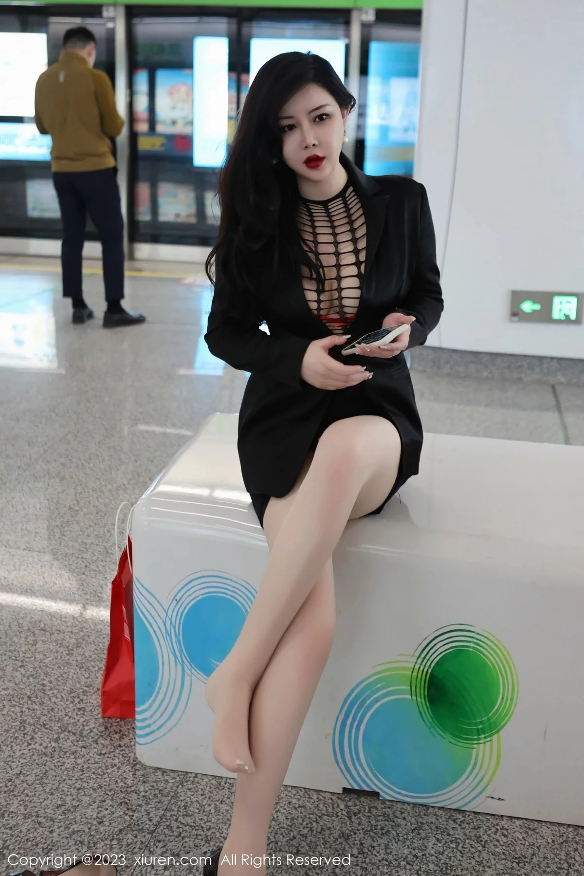 [[XiuRen秀人网]秀人网]No.6421_模特王婉悠Queen性感浅黑色OL服露红色情趣内衣丰满诱惑写真93P