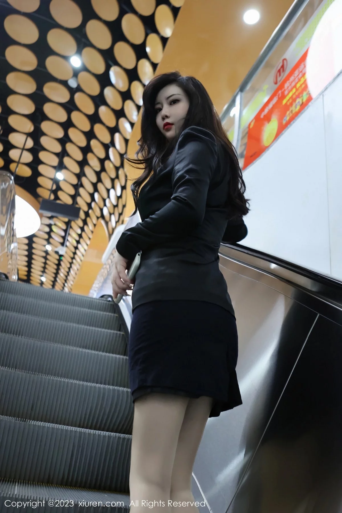 [[XiuRen秀人网]秀人网]No.6421_模特王婉悠Queen性感浅黑色OL服露红色情趣内衣丰满诱惑写真93P