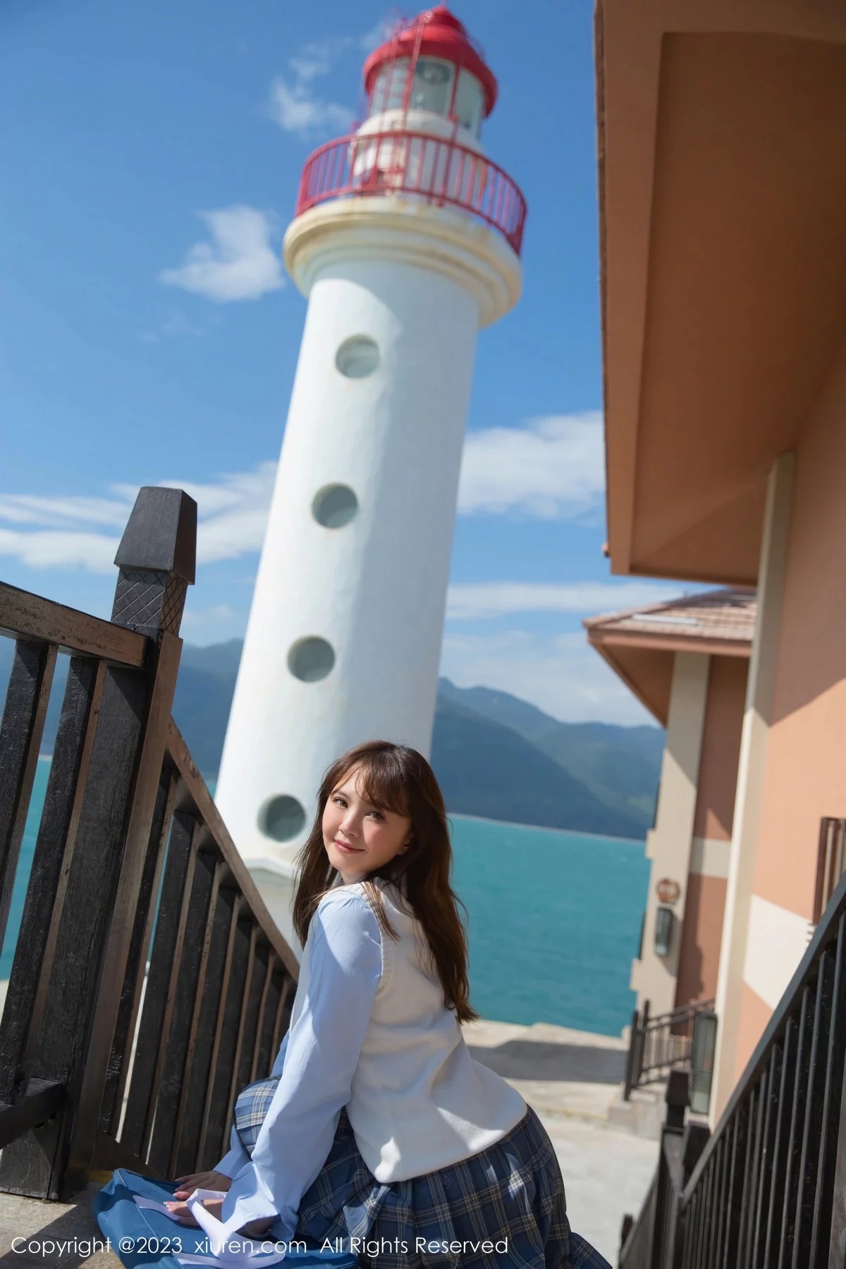 [[XiuRen秀人网]秀人网]No.6423_模特张思允Nice海边场景淡蓝色上衣配格子裙露浅色内衣诱惑写真81P