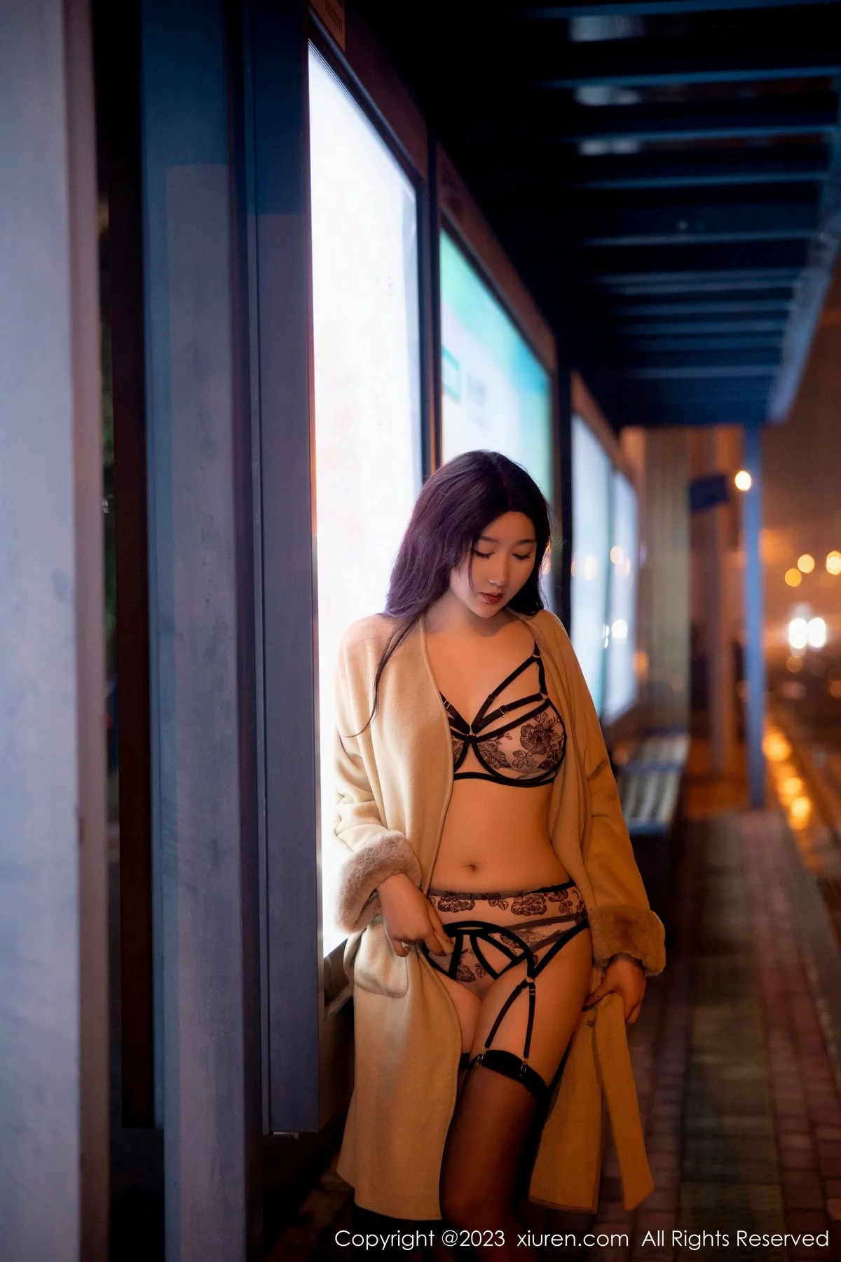 [[XiuRen秀人网]秀人网]No.6424_模特江真真脱外套露性感蕾丝内衣配黑丝吊袜秀完美身材诱惑写真66P