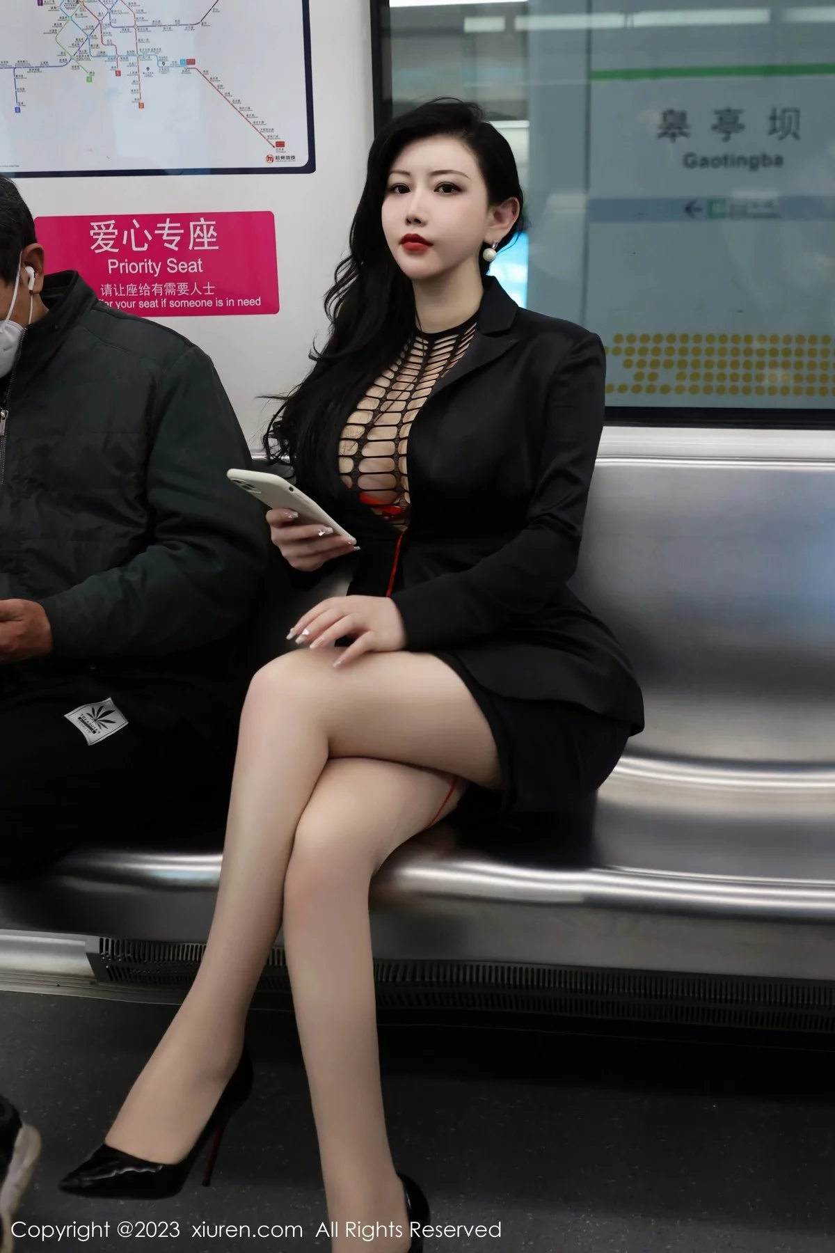 [[XiuRen秀人网]秀人网]No.6421_模特王婉悠Queen性感浅黑色OL服露红色情趣内衣丰满诱惑写真93P