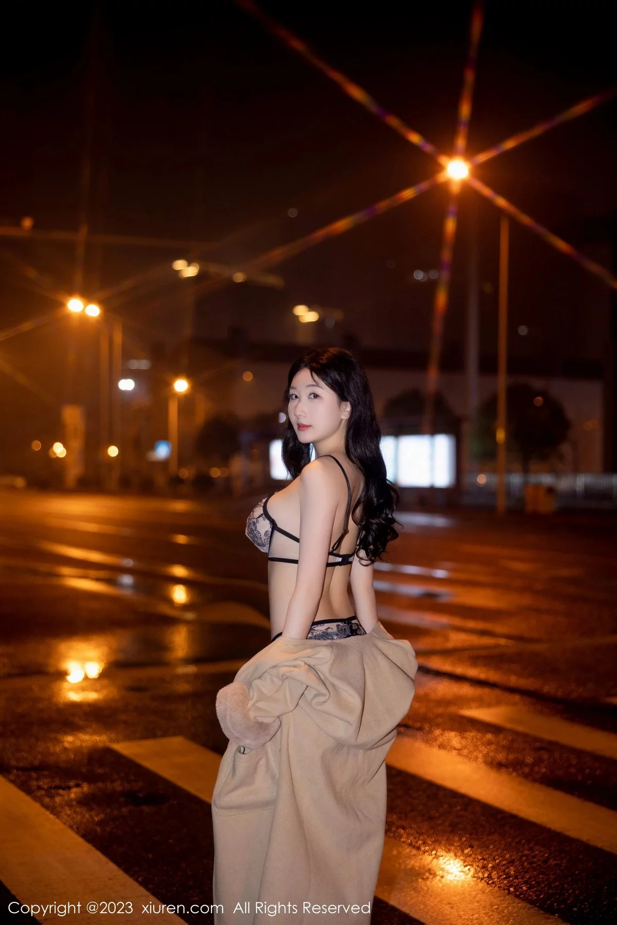 [[XiuRen秀人网]秀人网]No.6424_模特江真真脱外套露性感蕾丝内衣配黑丝吊袜秀完美身材诱惑写真66P