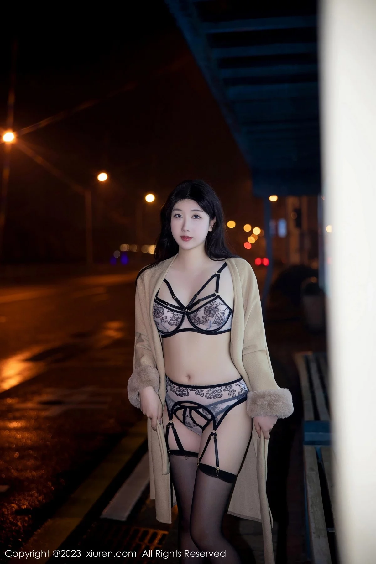 [[XiuRen秀人网]秀人网]No.6424_模特江真真脱外套露性感蕾丝内衣配黑丝吊袜秀完美身材诱惑写真66P