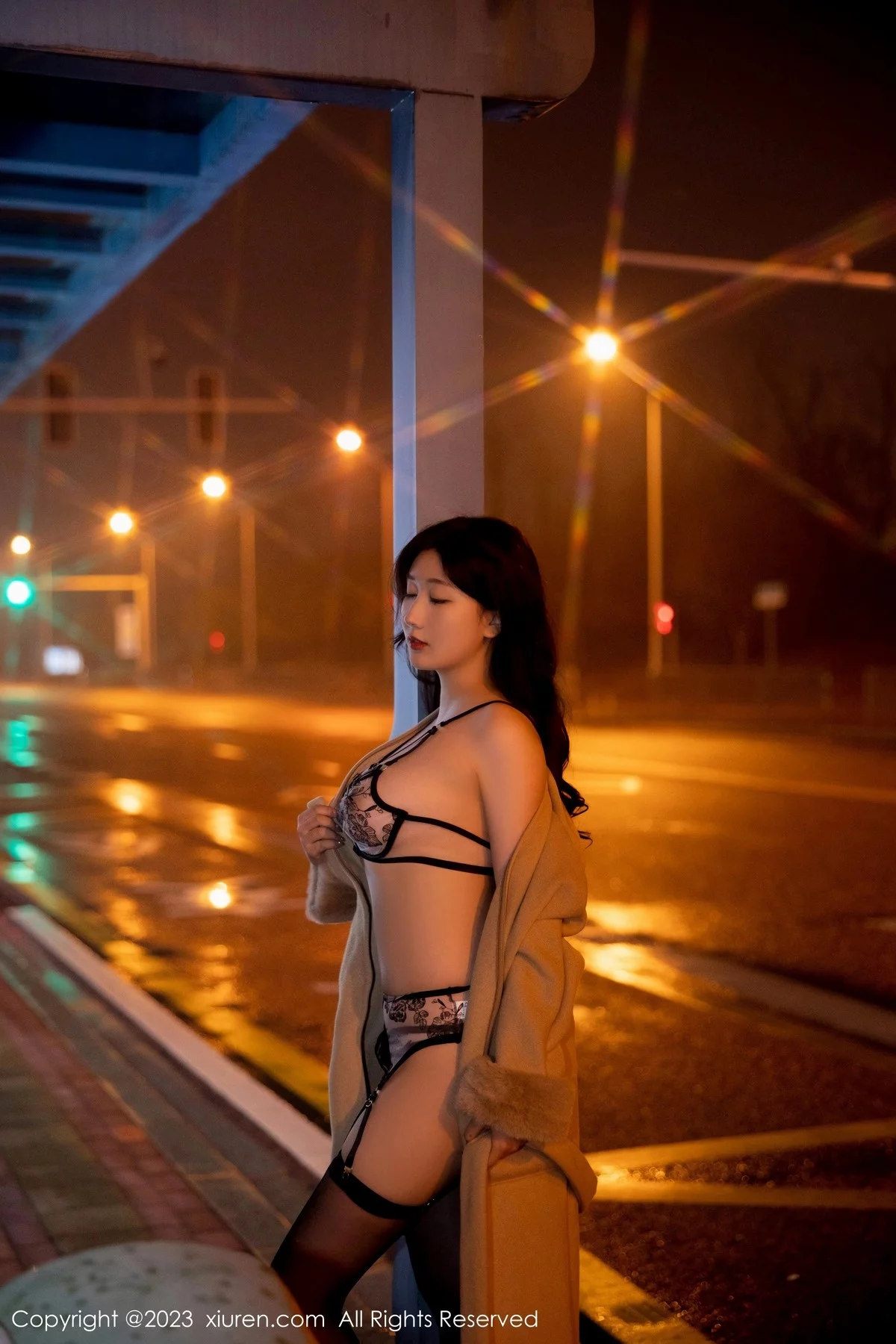 [[XiuRen秀人网]秀人网]No.6424_模特江真真脱外套露性感蕾丝内衣配黑丝吊袜秀完美身材诱惑写真66P