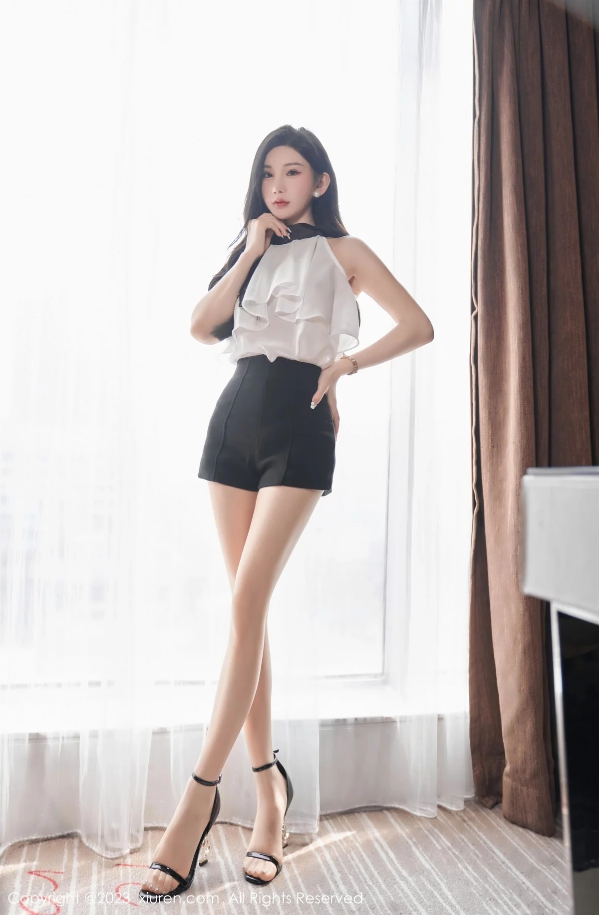 [[XiuRen秀人网]秀人网]No.6435_女神周于希Sally澳门旅拍白色薄纱服饰配超薄肉丝撩人诱惑写真83P