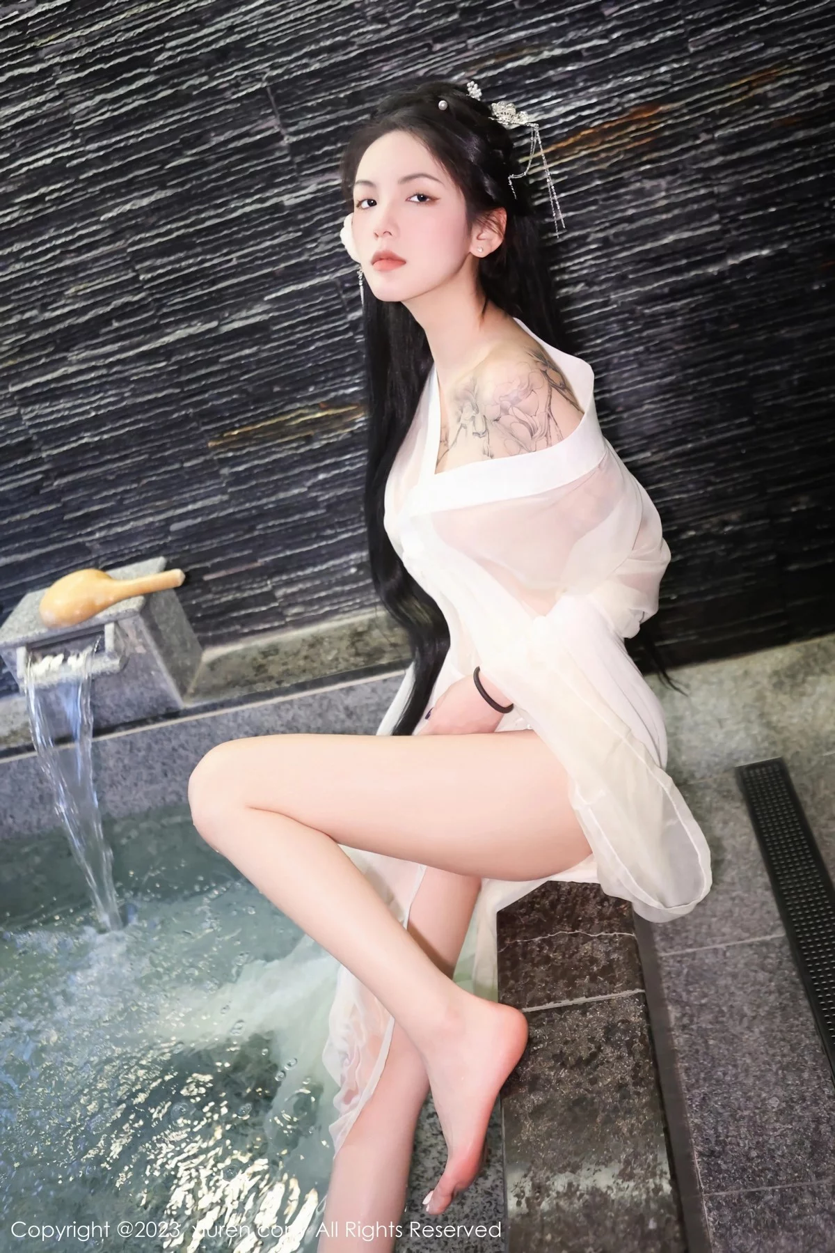 [[XiuRen秀人网]秀人网]No.6430_模特乔一一温泉浴池白纱轻透古装服饰秀惹火身材极致诱惑写真82P