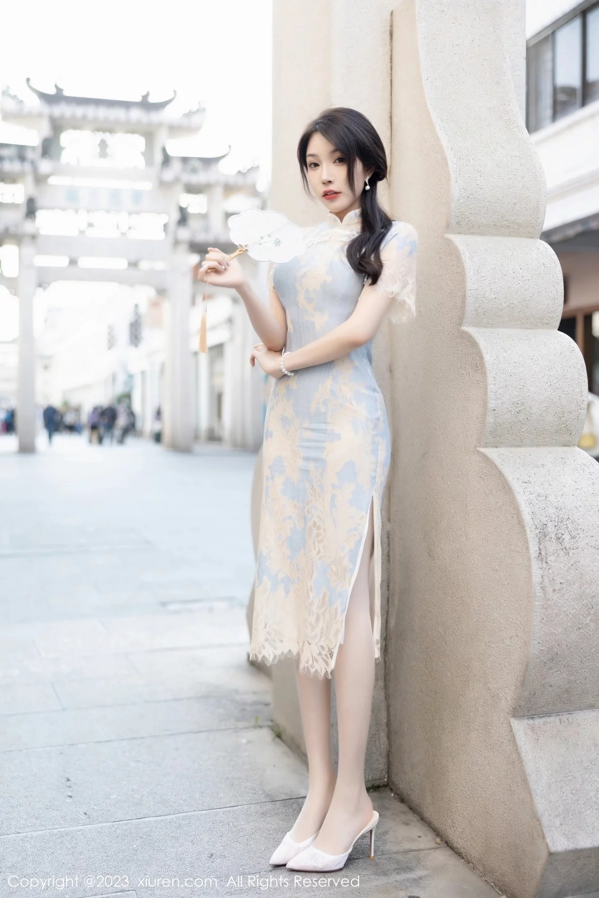 [[XiuRen秀人网]秀人网]No.6434_女神徐莉芝Booty脱浅色旗袍露蓝浅色蕾丝内衣开档肉丝诱惑写真87P