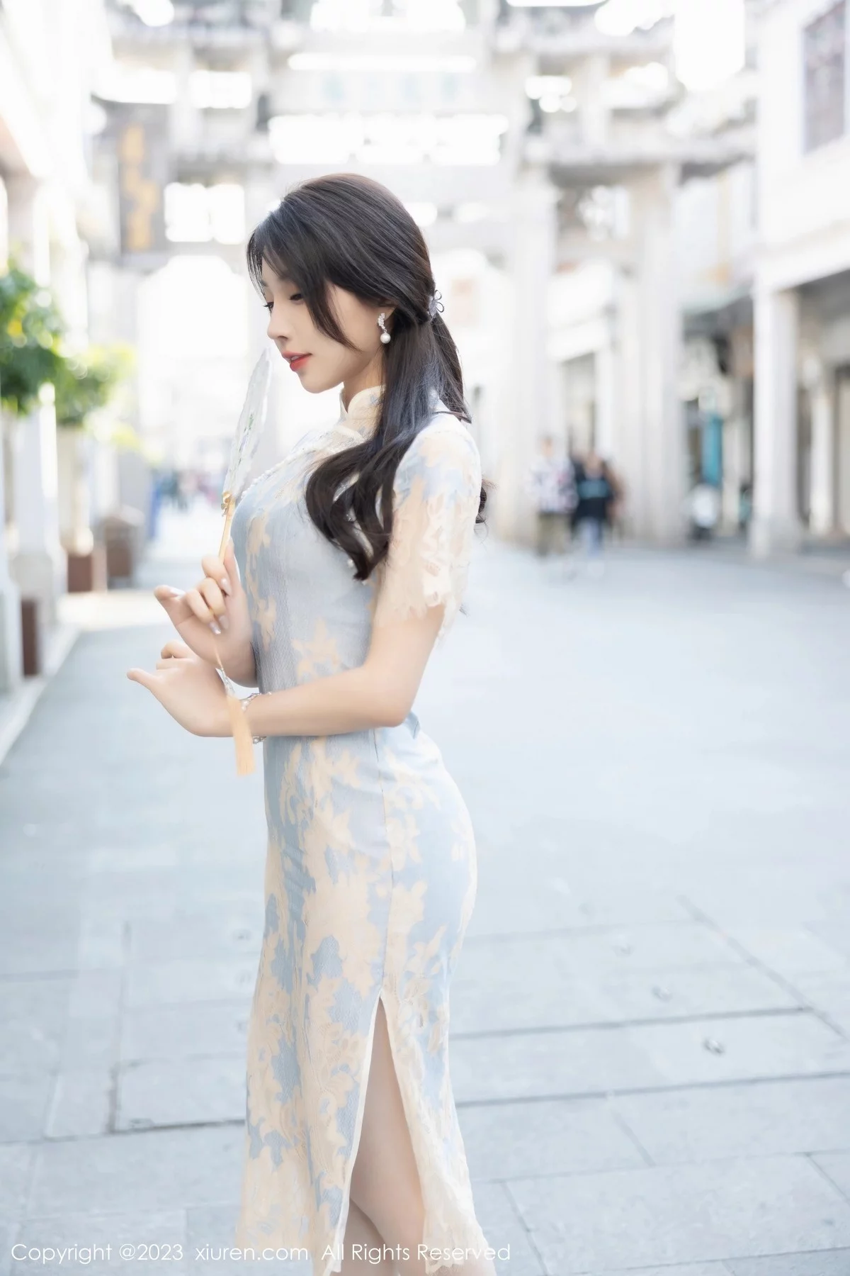 [[XiuRen秀人网]秀人网]No.6434_女神徐莉芝Booty脱浅色旗袍露蓝浅色蕾丝内衣开档肉丝诱惑写真87P