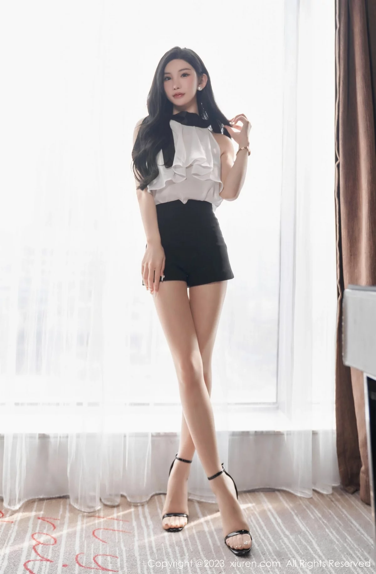 [[XiuRen秀人网]秀人网]No.6435_女神周于希Sally澳门旅拍白色薄纱服饰配超薄肉丝撩人诱惑写真83P