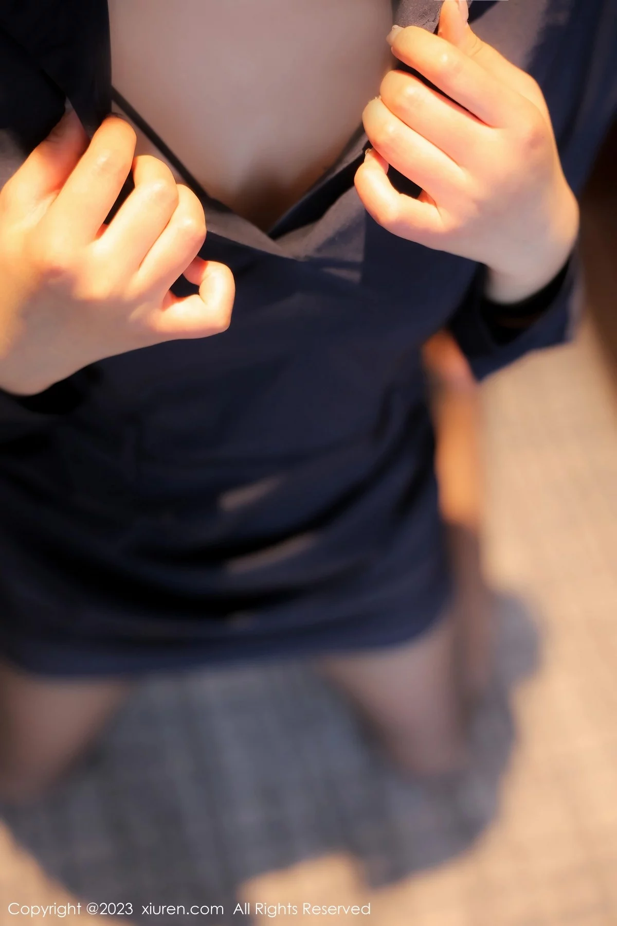 [[XiuRen秀人网]秀人网]No.6427_模特桐桐深蓝色服饰露性感白色蕾丝内衣配超薄黑丝完美诱惑写真79P