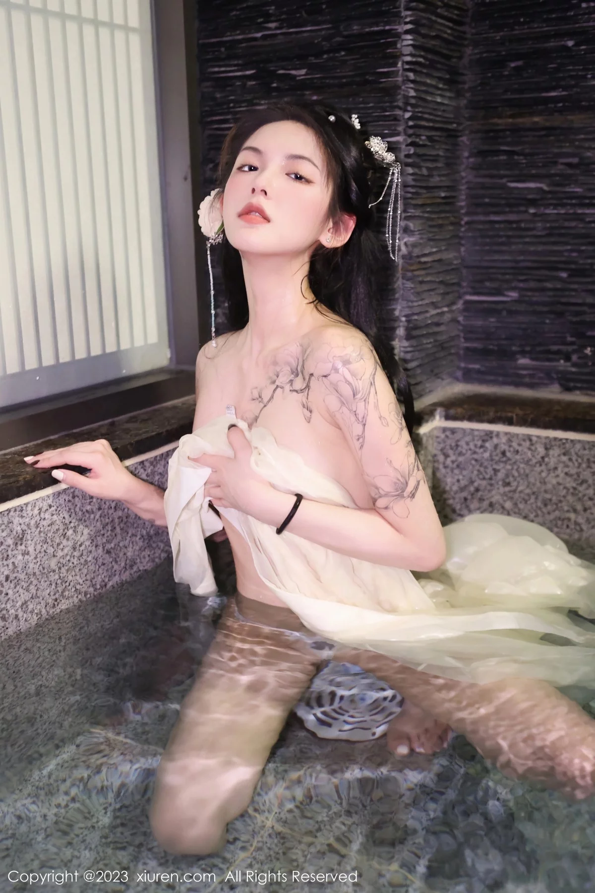 [[XiuRen秀人网]秀人网]No.6430_模特乔一一温泉浴池白纱轻透古装服饰秀惹火身材极致诱惑写真82P