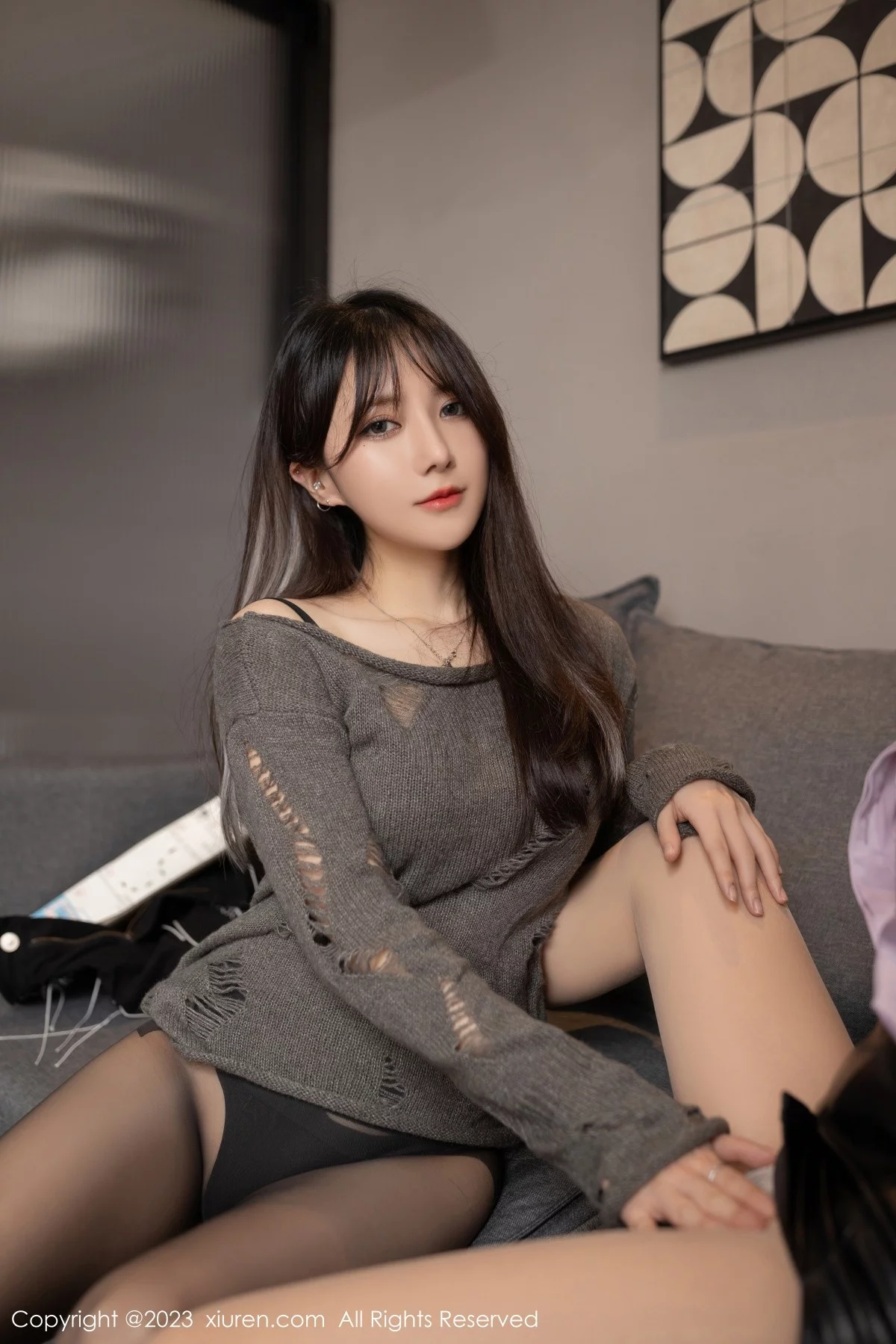 [[XiuRen秀人网]秀人网]No.6436_模特鱼子酱Fish考试危机主题性感灰上衣配黑短裙迷人诱惑写真82P