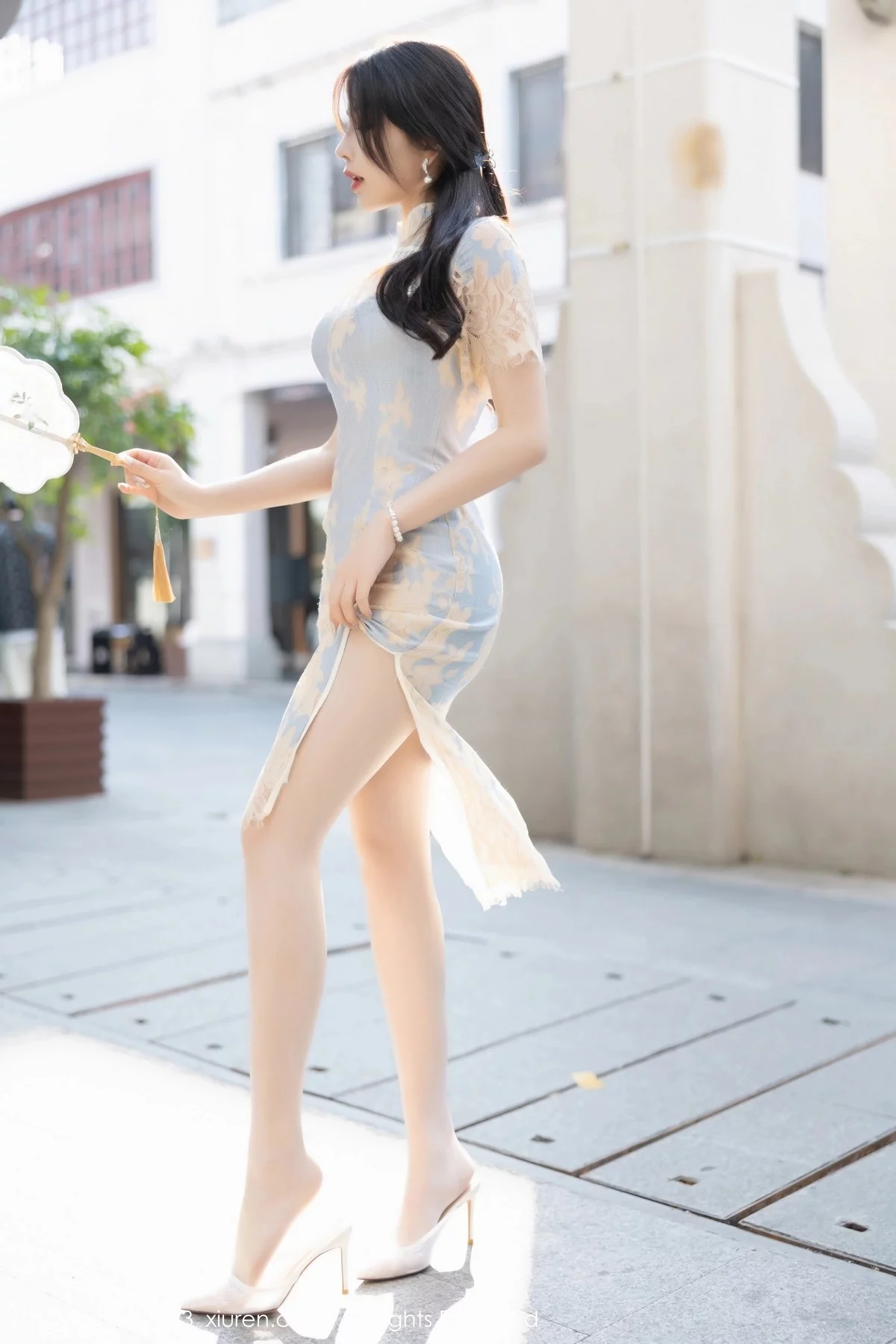 [[XiuRen秀人网]秀人网]No.6434_女神徐莉芝Booty脱浅色旗袍露蓝浅色蕾丝内衣开档肉丝诱惑写真87P