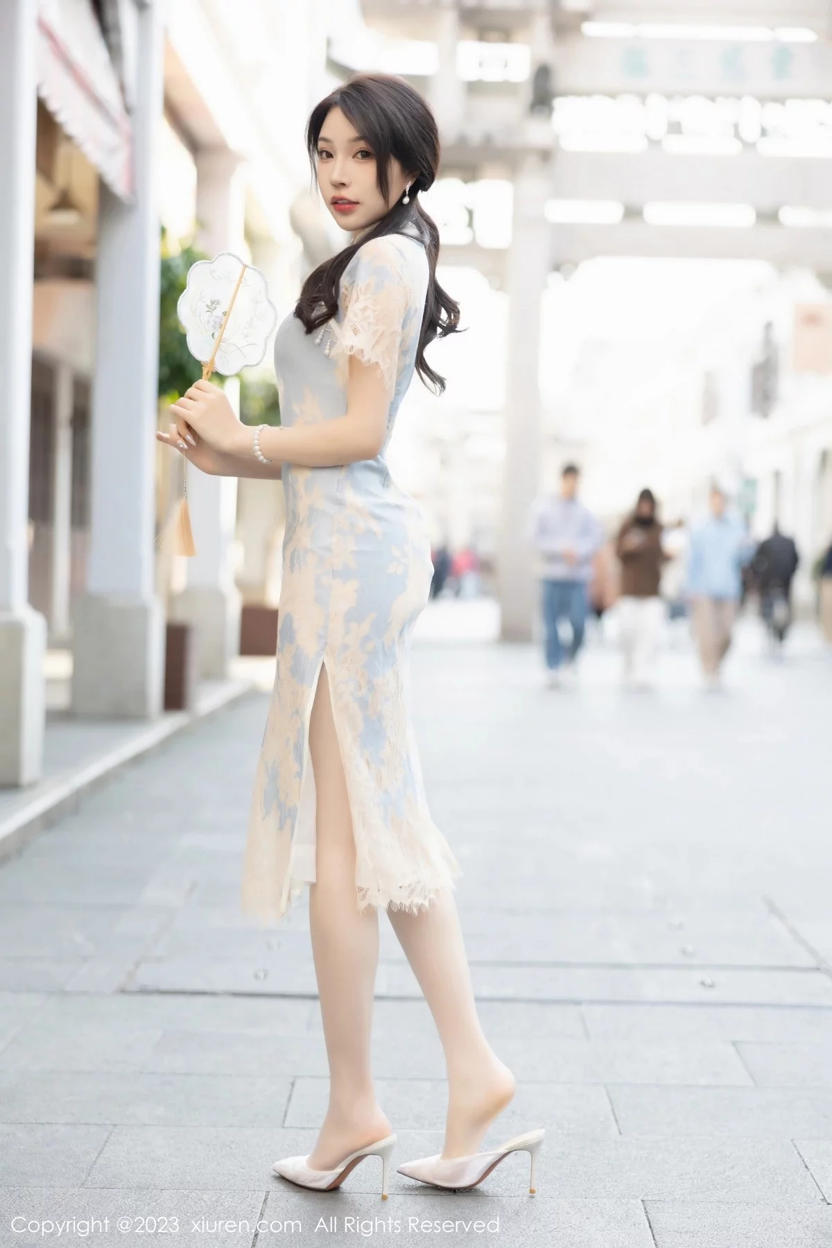 [[XiuRen秀人网]秀人网]No.6434_女神徐莉芝Booty脱浅色旗袍露蓝浅色蕾丝内衣开档肉丝诱惑写真87P