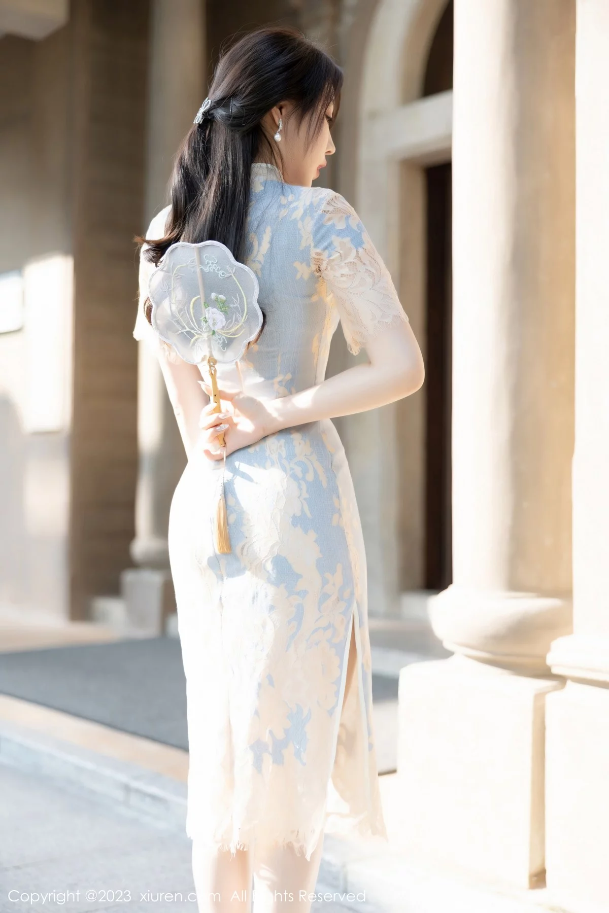 [[XiuRen秀人网]秀人网]No.6434_女神徐莉芝Booty脱浅色旗袍露蓝浅色蕾丝内衣开档肉丝诱惑写真87P