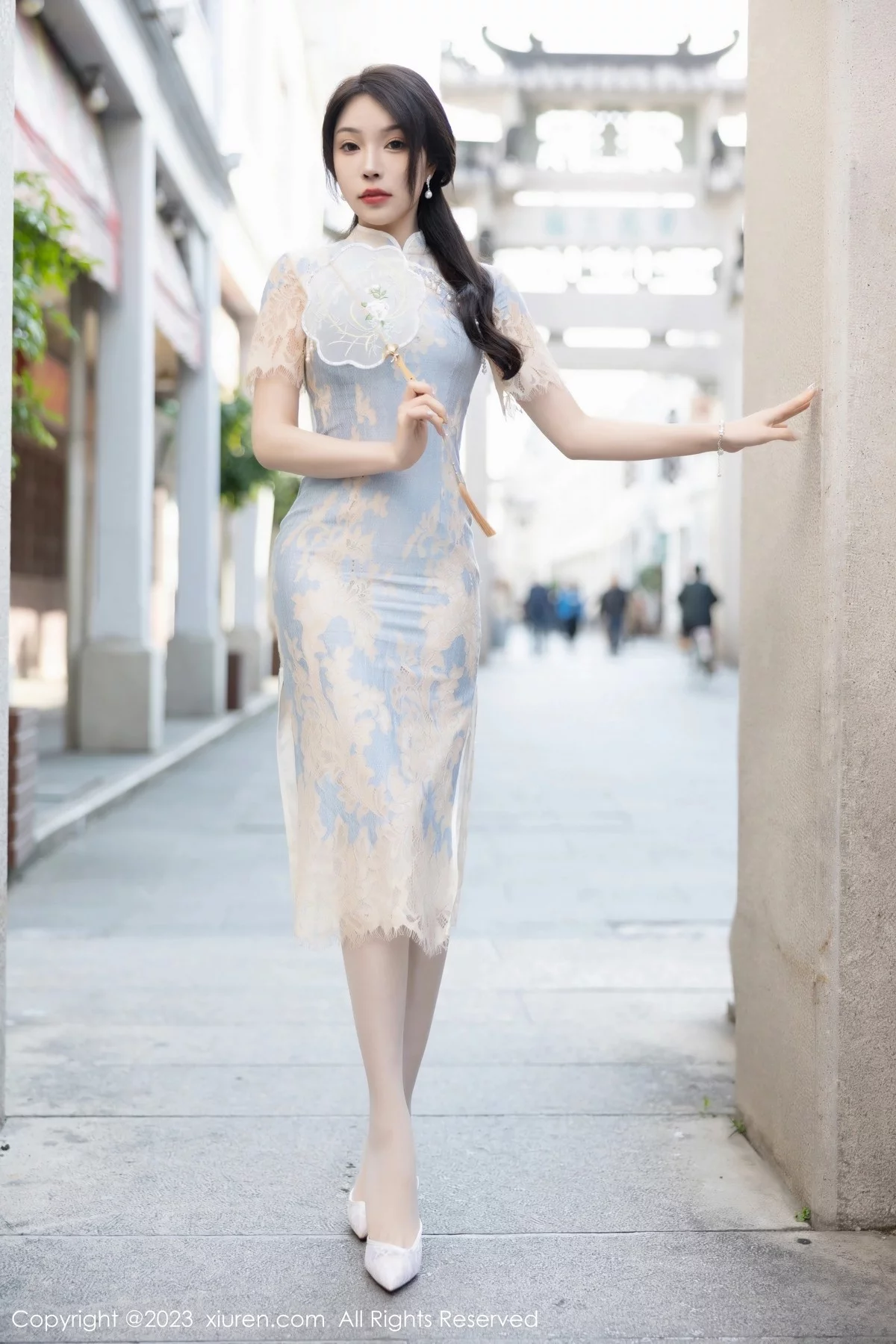 [[XiuRen秀人网]秀人网]No.6434_女神徐莉芝Booty脱浅色旗袍露蓝浅色蕾丝内衣开档肉丝诱惑写真87P