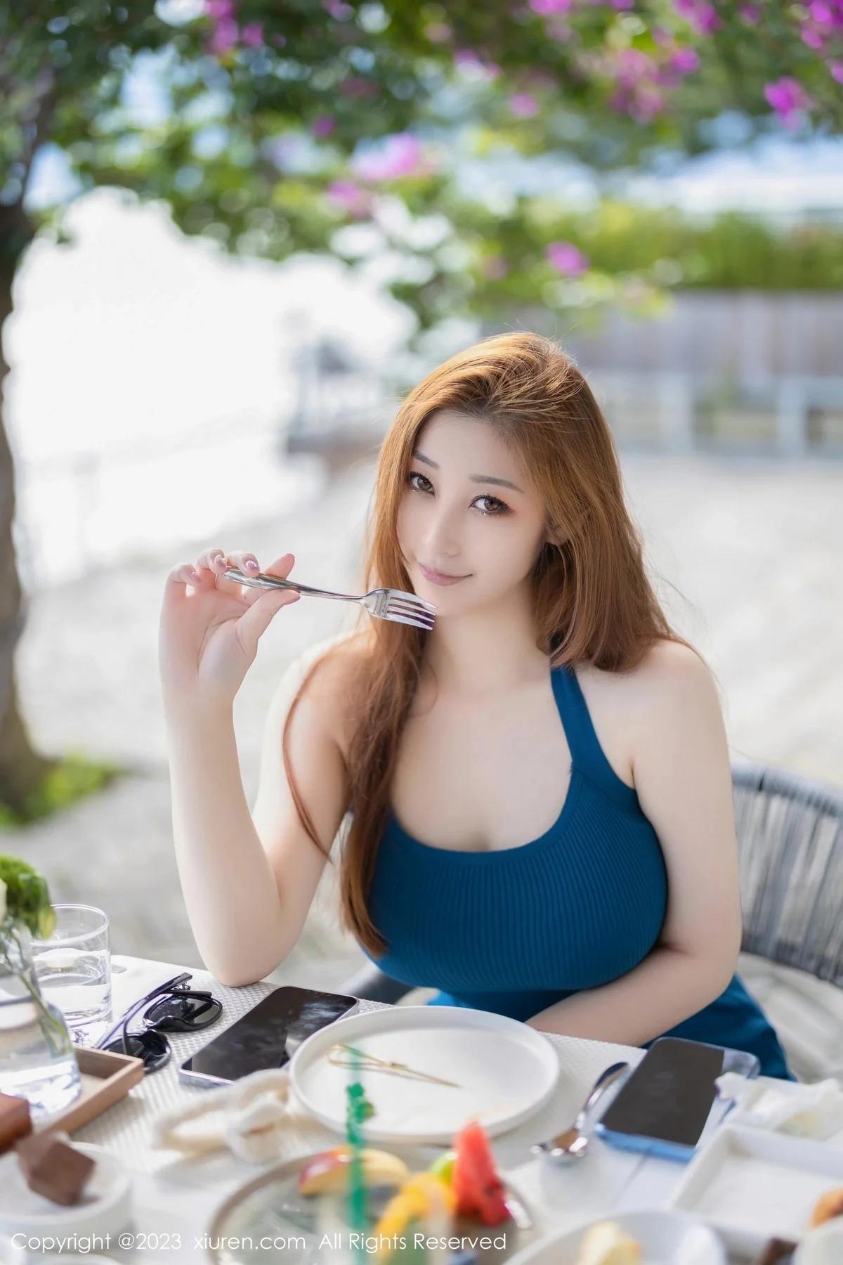 [[XiuRen秀人网]秀人网]No.6432_女神妲己_Toxic性感蓝色连衣短裙低胸秀完美身材丰腴诱惑写真72P