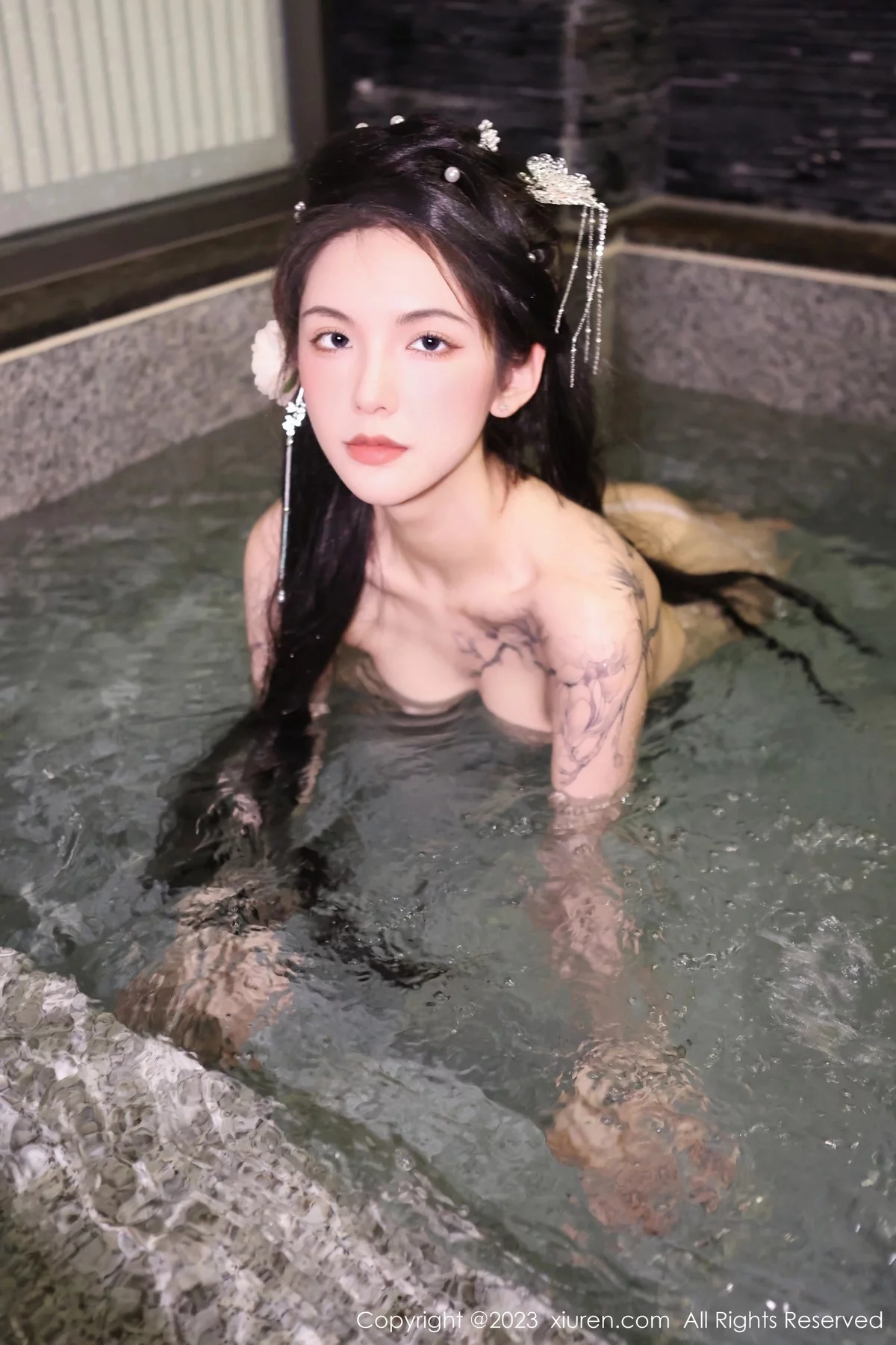 [[XiuRen秀人网]秀人网]No.6430_模特乔一一温泉浴池白纱轻透古装服饰秀惹火身材极致诱惑写真82P