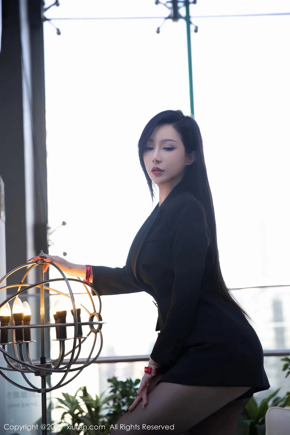 [[XiuRen秀人网]秀人网]No.6294_新人模特大琪琪Emily脱黑色外衣露红色情趣内衣秀玲珑身段写真95P