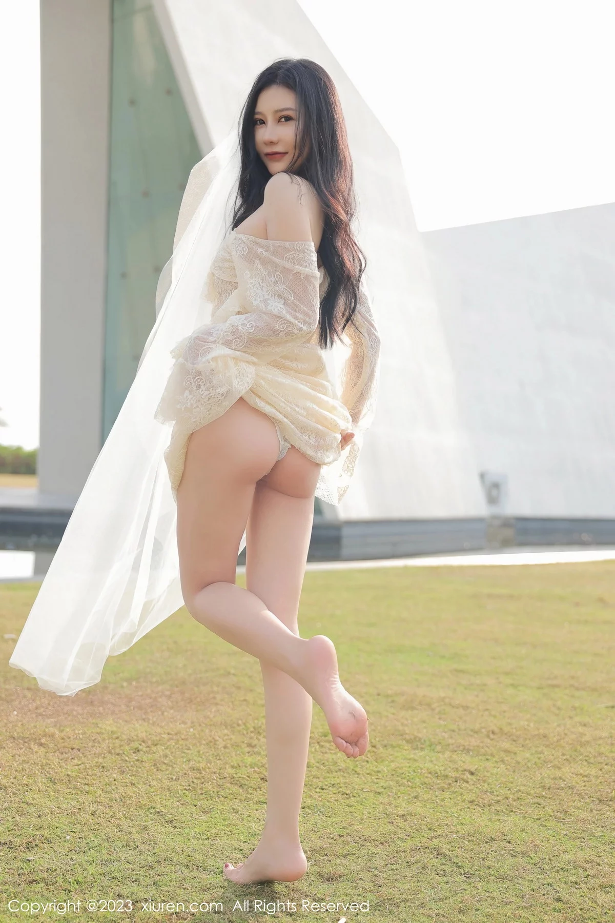 [[XiuRen秀人网]秀人网]No.6303_模特尹甜甜海南旅拍性感白色蕾丝婚纱透视秀完美身材诱惑写真54P