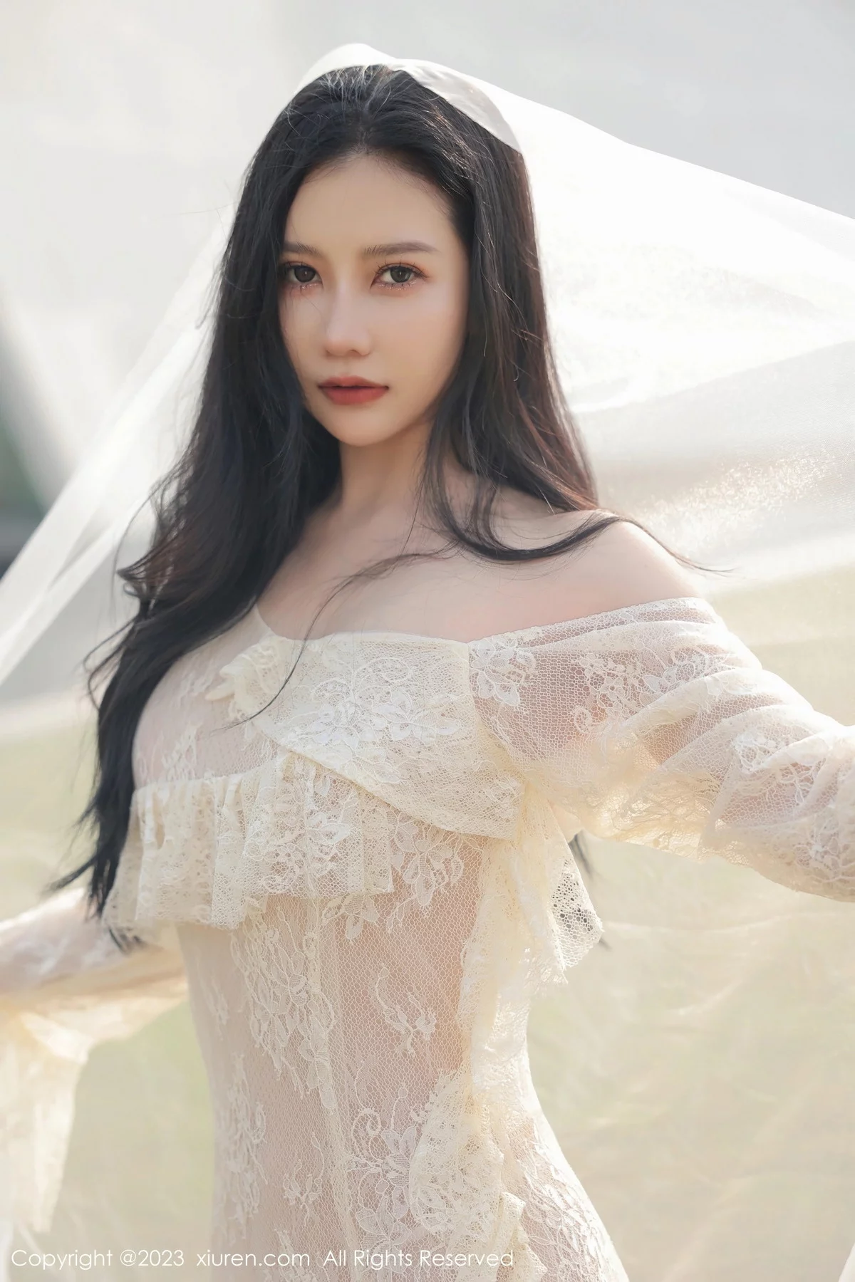 [[XiuRen秀人网]秀人网]No.6303_模特尹甜甜海南旅拍性感白色蕾丝婚纱透视秀完美身材诱惑写真54P