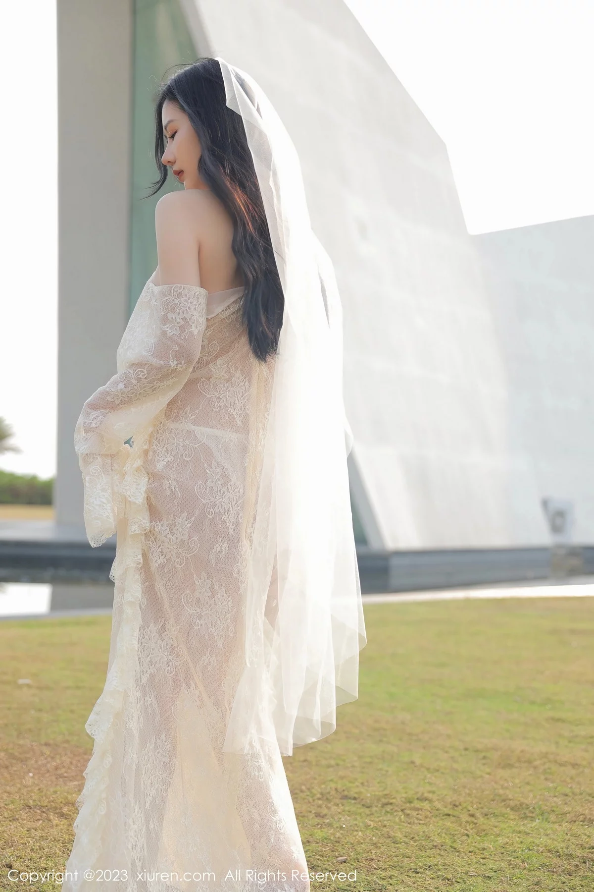 [[XiuRen秀人网]秀人网]No.6303_模特尹甜甜海南旅拍性感白色蕾丝婚纱透视秀完美身材诱惑写真54P