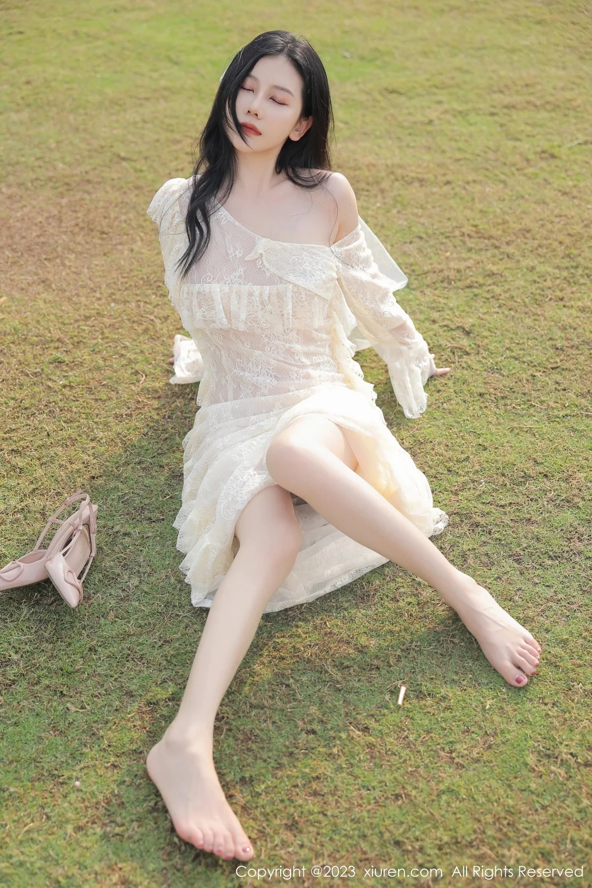 [[XiuRen秀人网]秀人网]No.6303_模特尹甜甜海南旅拍性感白色蕾丝婚纱透视秀完美身材诱惑写真54P