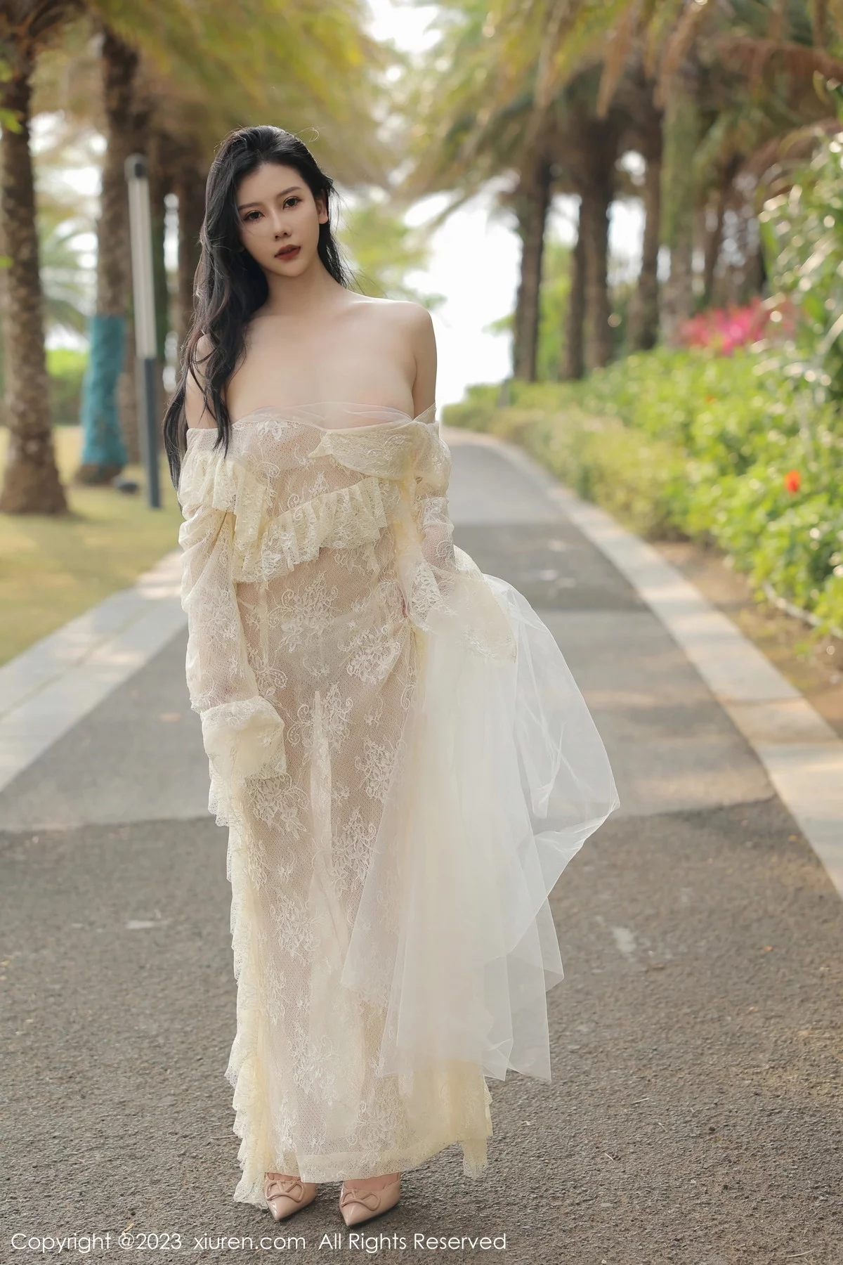 [[XiuRen秀人网]秀人网]No.6303_模特尹甜甜海南旅拍性感白色蕾丝婚纱透视秀完美身材诱惑写真54P