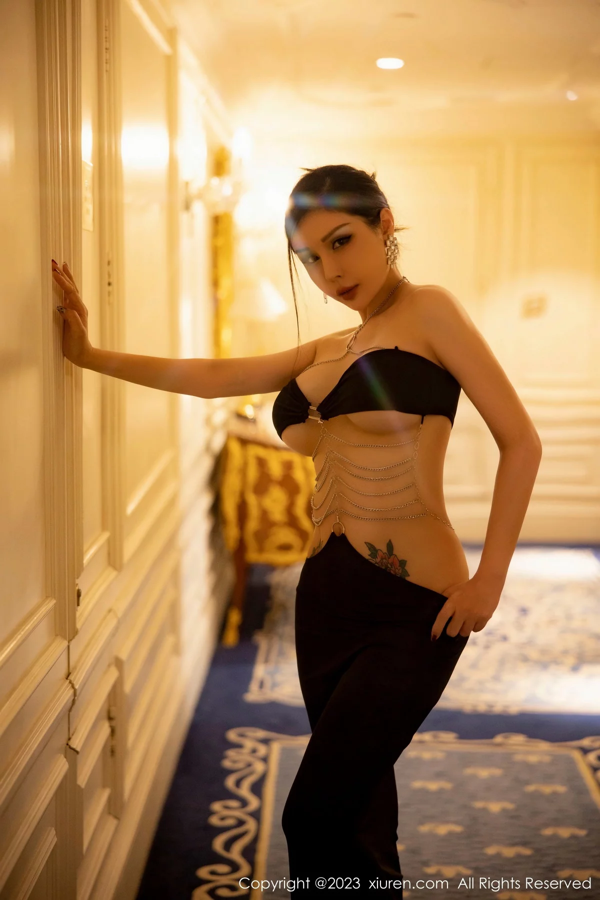 [[XiuRen秀人网]秀人网]No.6304_模特田冰冰私房性感黑色情趣长裙低胸秀惹火身材撩人诱惑写真63P