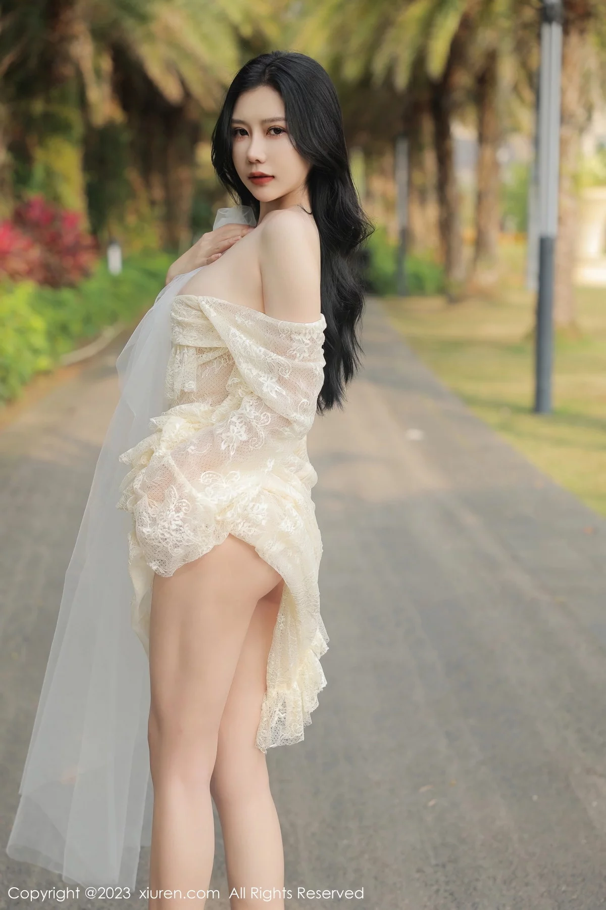 [[XiuRen秀人网]秀人网]No.6303_模特尹甜甜海南旅拍性感白色蕾丝婚纱透视秀完美身材诱惑写真54P