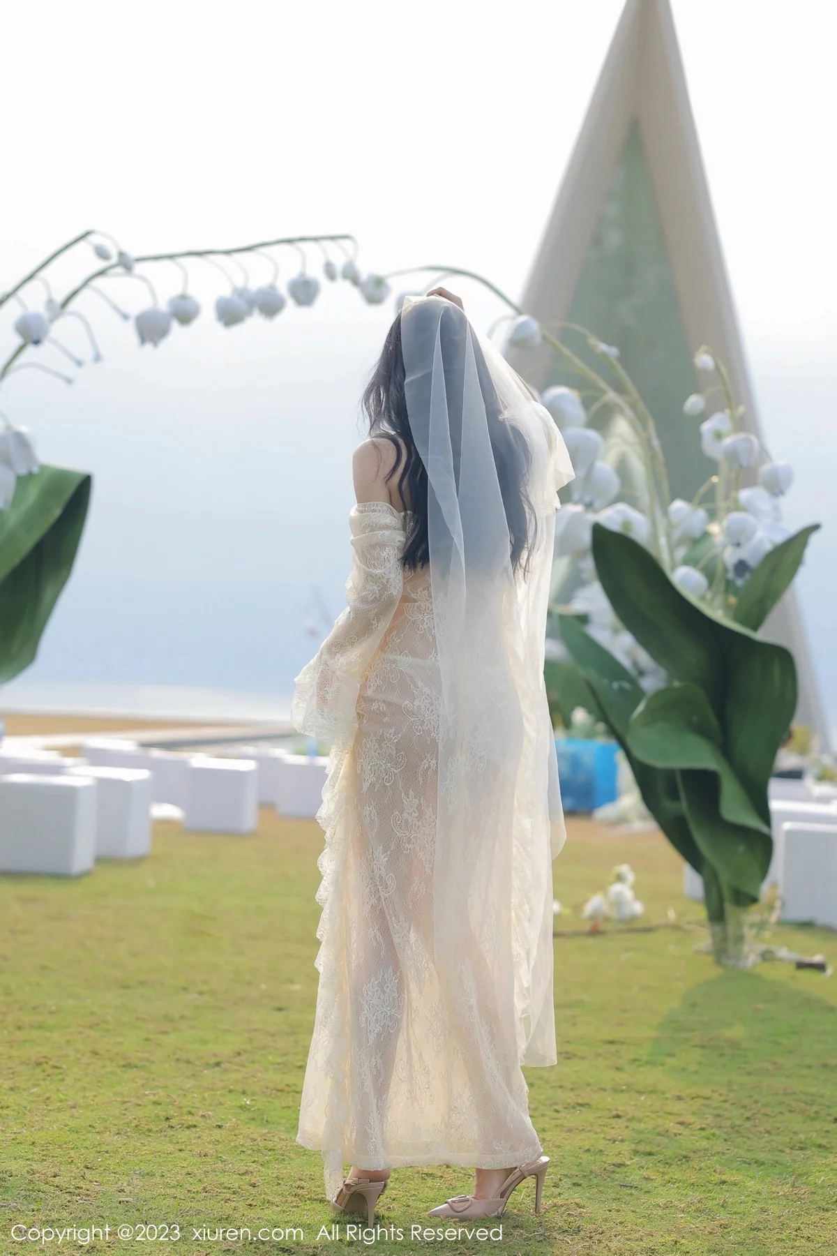 [[XiuRen秀人网]秀人网]No.6303_模特尹甜甜海南旅拍性感白色蕾丝婚纱透视秀完美身材诱惑写真54P