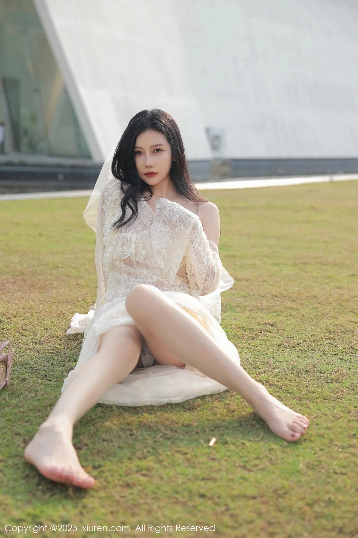 [[XiuRen秀人网]秀人网]No.6303_模特尹甜甜海南旅拍性感白色蕾丝婚纱透视秀完美身材诱惑写真54P