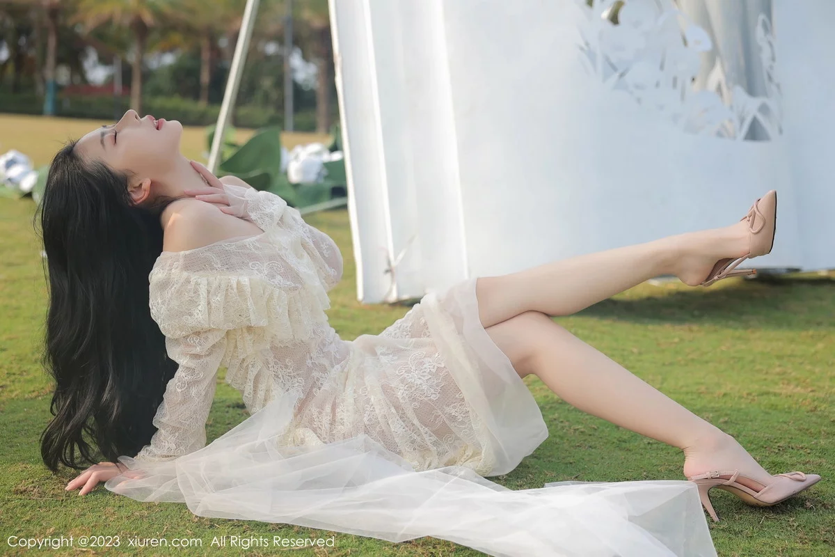 [[XiuRen秀人网]秀人网]No.6303_模特尹甜甜海南旅拍性感白色蕾丝婚纱透视秀完美身材诱惑写真54P