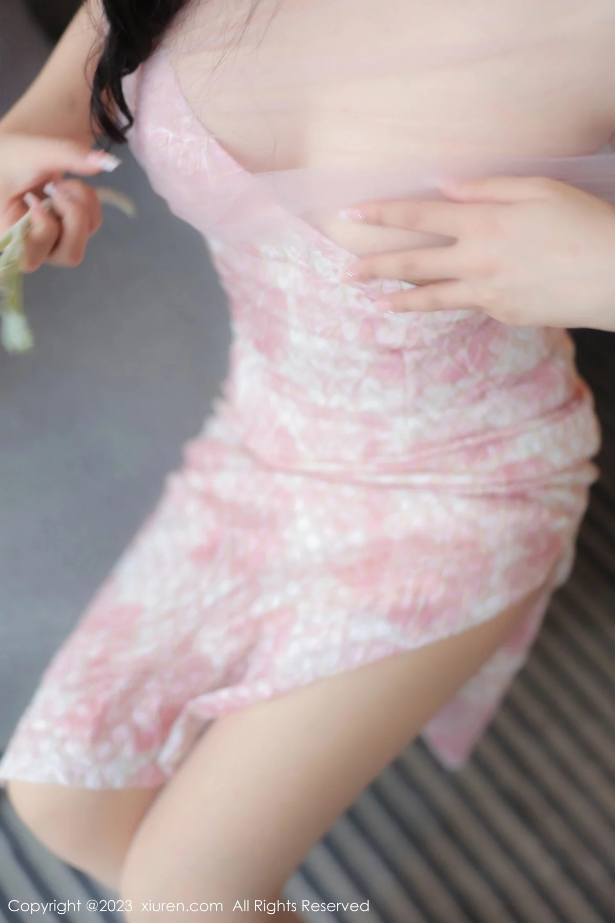 [[XiuRen秀人网]秀人网]No.6313_模特江真真性感粉色露肩连衣短裙配超薄无内肉丝惹火诱惑写真76P