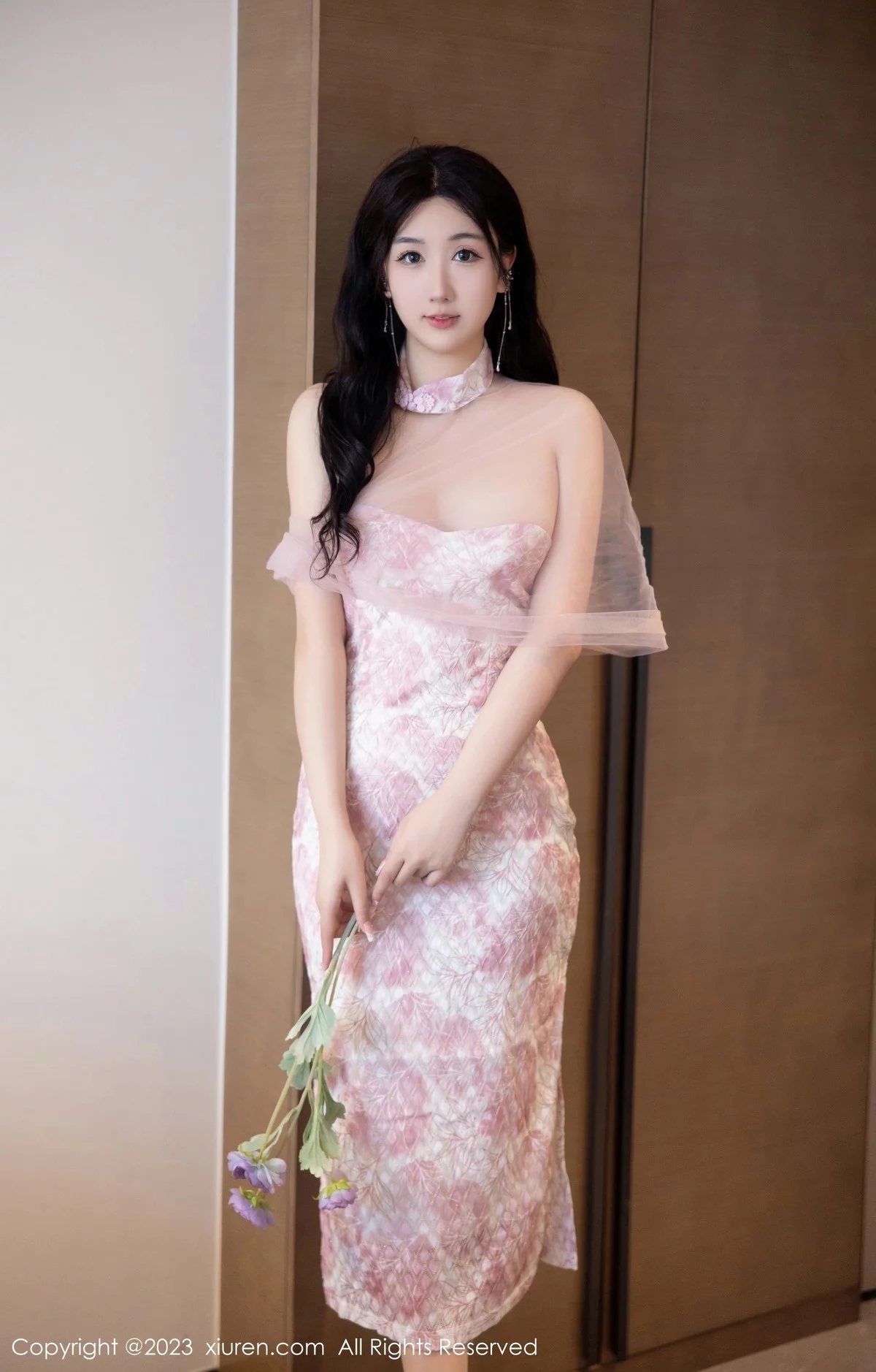 [[XiuRen秀人网]秀人网]No.6313_模特江真真性感粉色露肩连衣短裙配超薄无内肉丝惹火诱惑写真76P