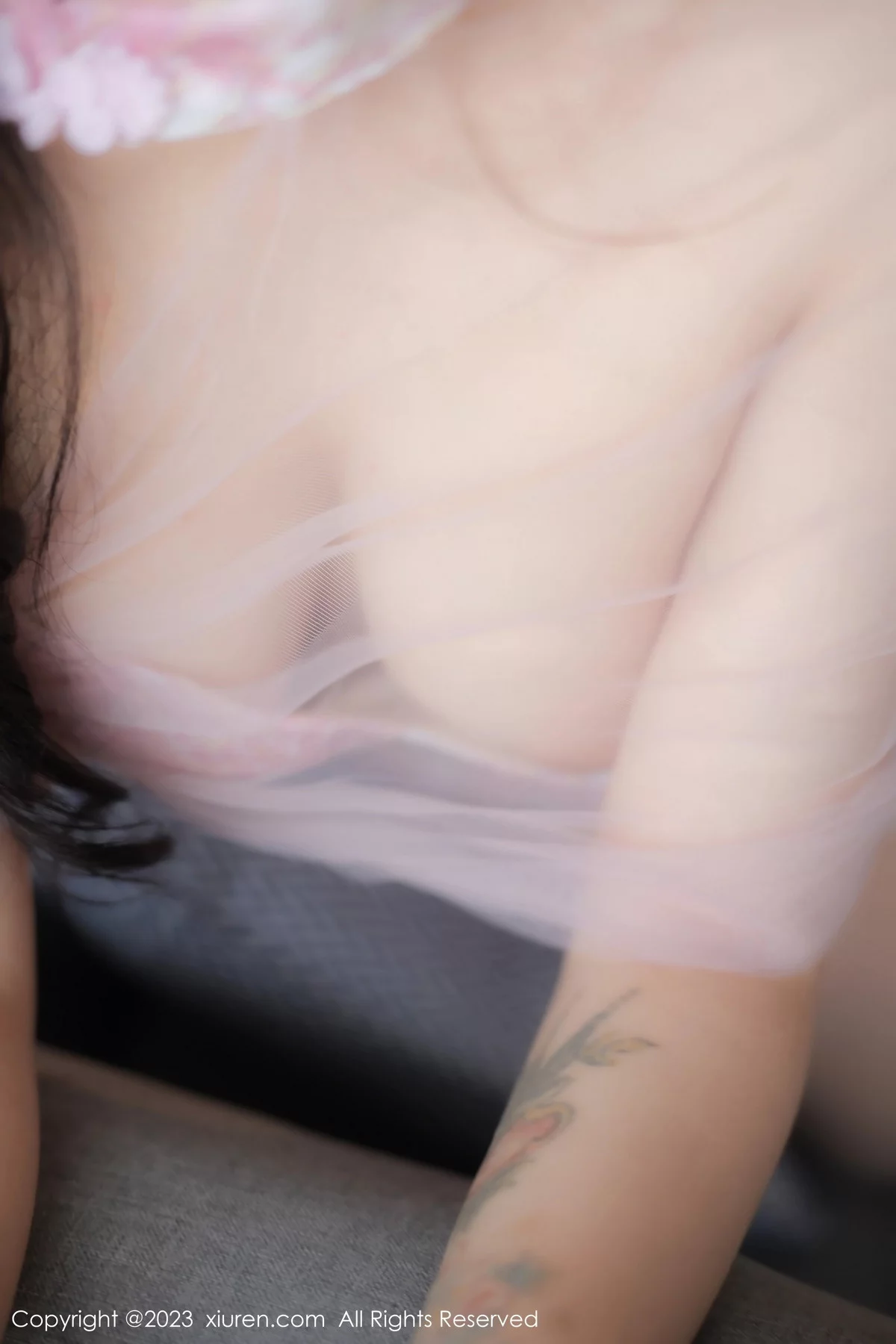 [[XiuRen秀人网]秀人网]No.6313_模特江真真性感粉色露肩连衣短裙配超薄无内肉丝惹火诱惑写真76P